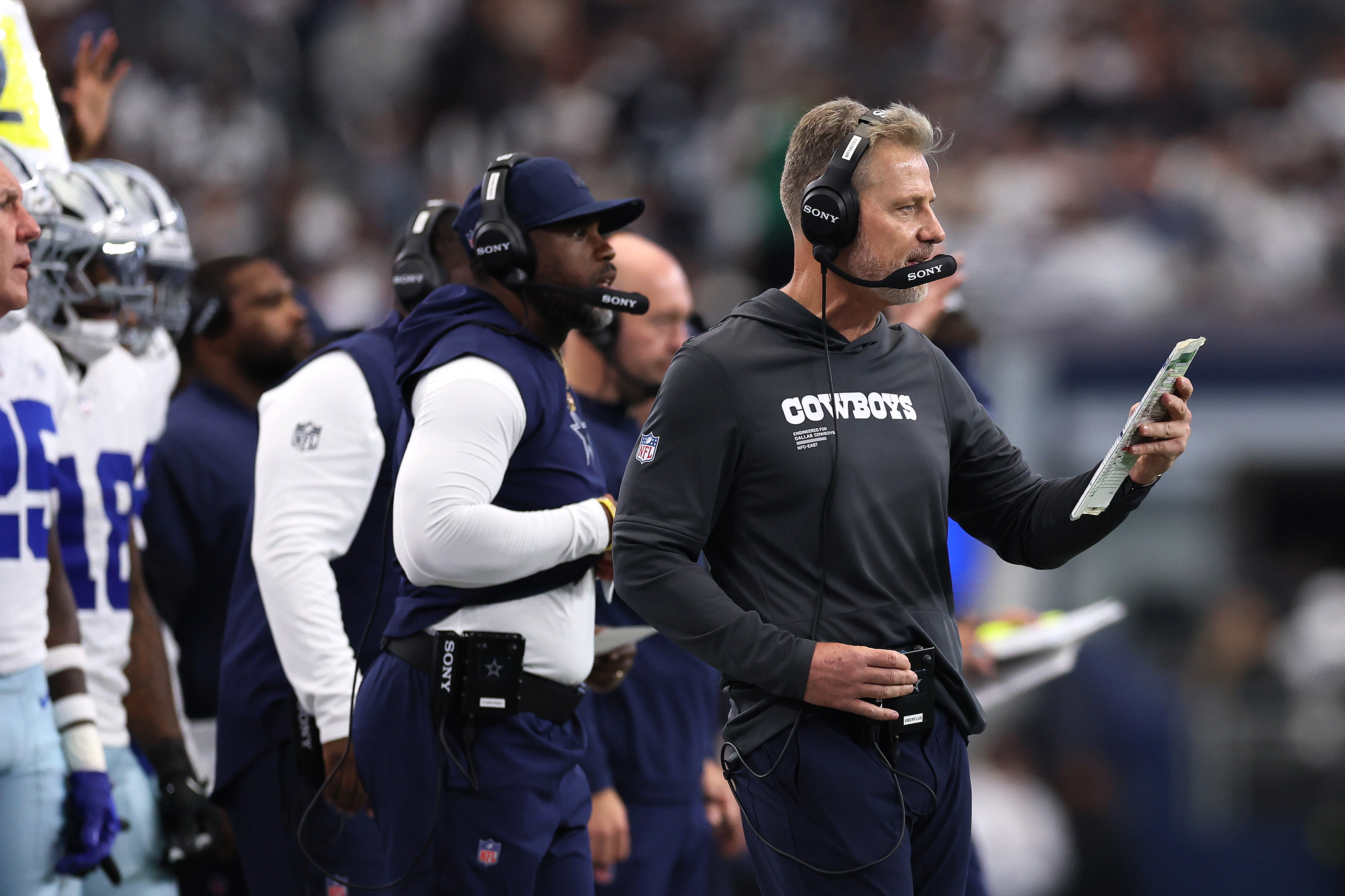 ARLINGTON, TEXAS - SEPTEMBER 14: Defensive coordinator Matt Eberflus of the Dallas Cowboys makes adjustments during the game against the New York Giants at AT&T Stadium on September 14, 2025 in Arlington, Texas. (Photo by Sam Hodde/Getty Images)