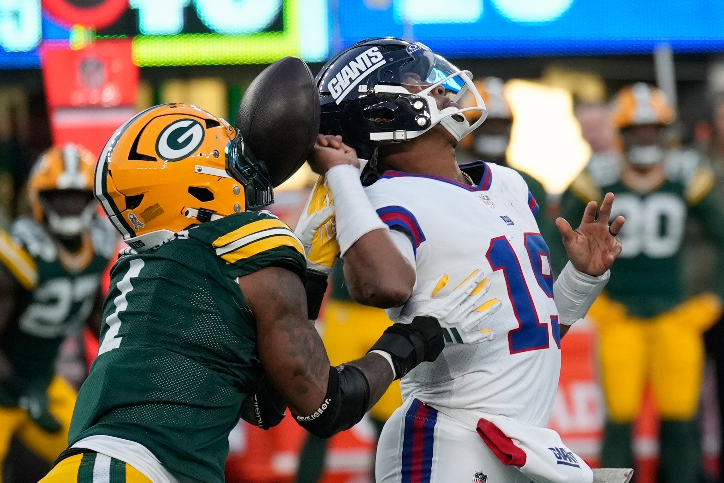 Green Bay Packers' Micah Parsons knocks the ball from New York Giants' Jameis Winston on the final play of the game Sunday, Nov. 16, 2025, in East Rutherford, N.J. (AP Photo/Seth Wenig)