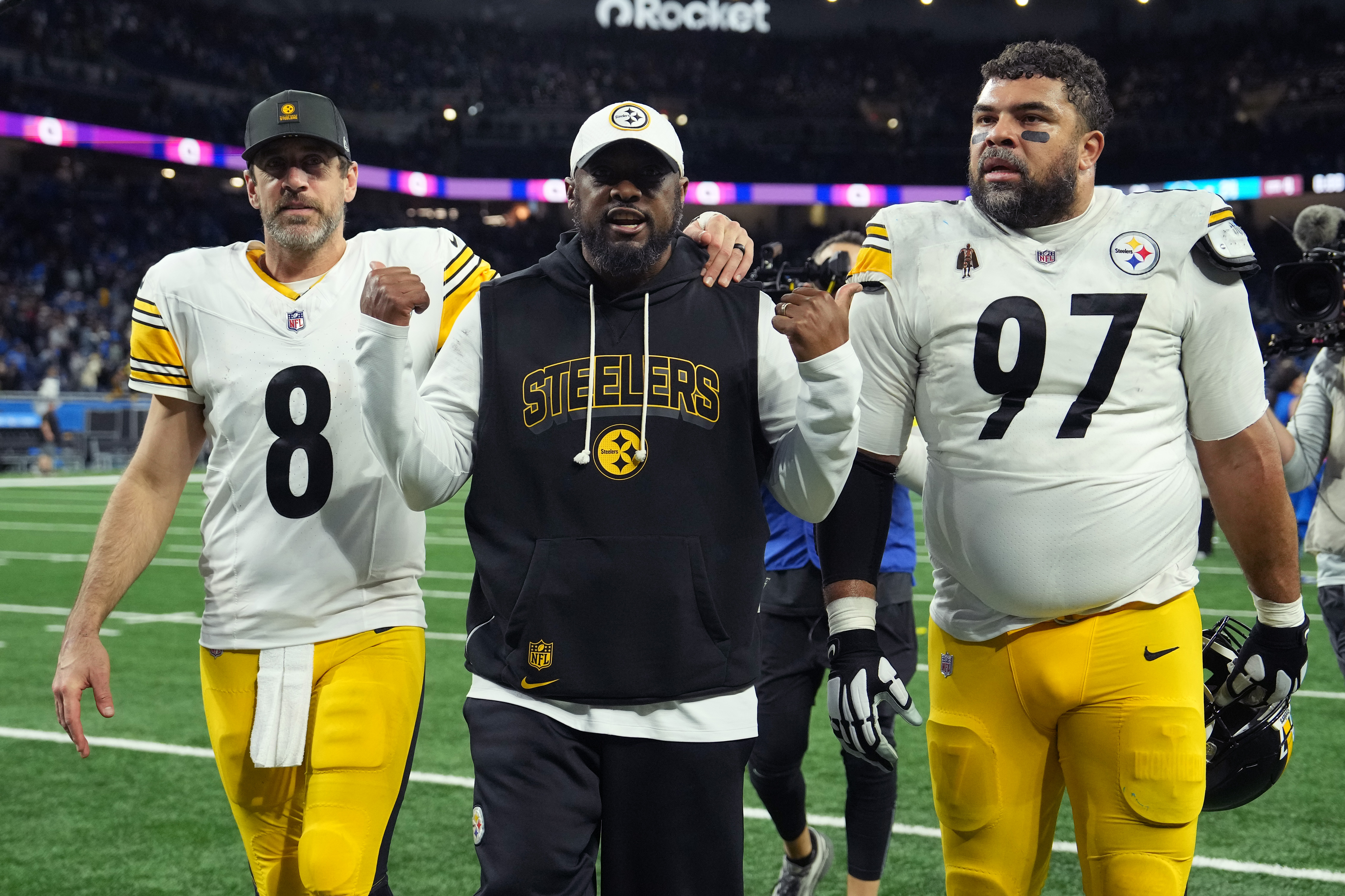 As Mike Tomlin extends 19-year streak without losing season, can Steelers win without leaning on Aaron Rodgers to be great?