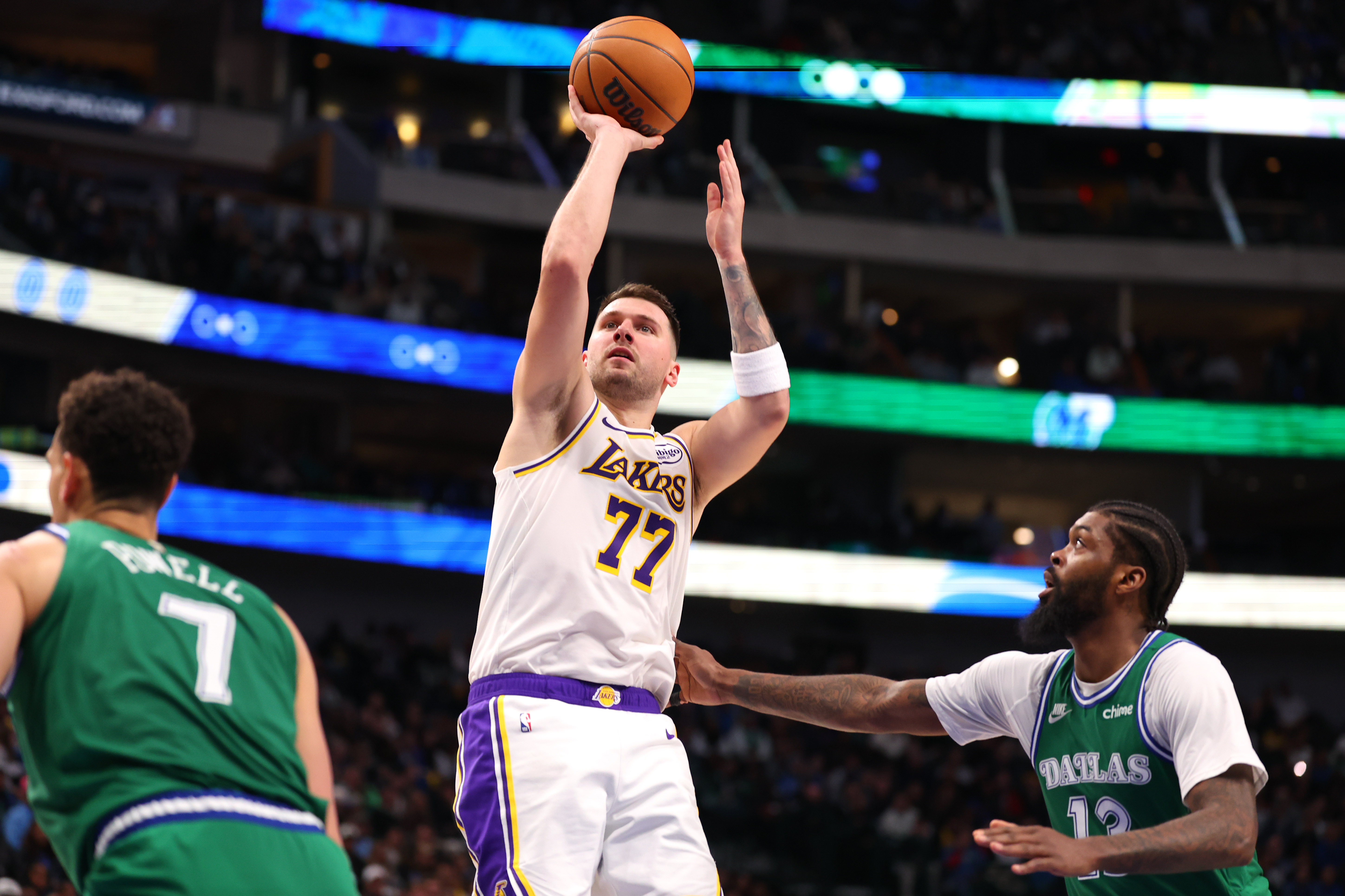 Luka Dončić leads Lakers to comeback win over Mavericks in return to Dallas