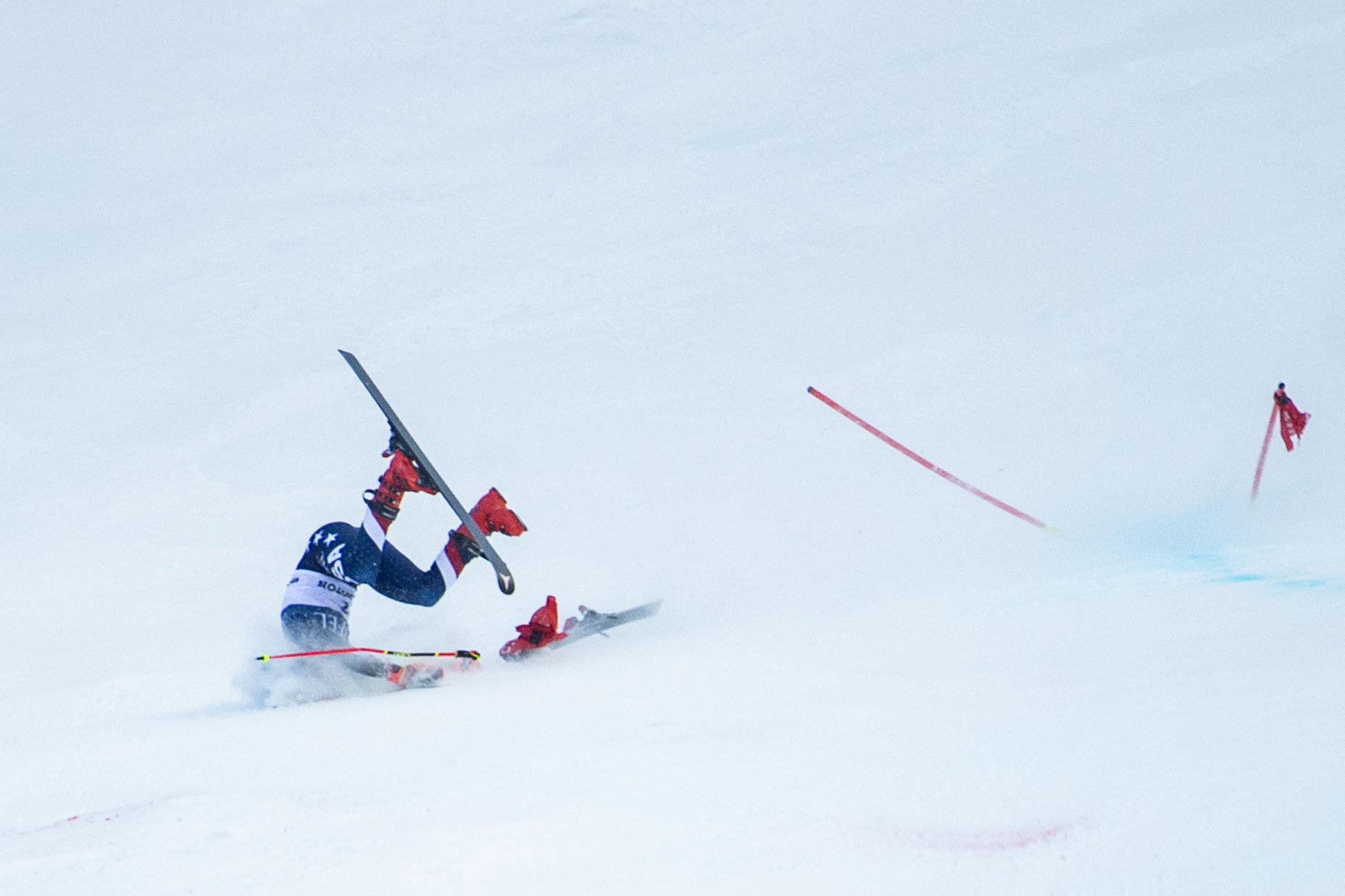 TOPSHOT - Mikaela Shiffrin of team USA crashes in the Giant Slalom second run during the 2024/2025 Women's World Cup Giant Slalom in Killington, Vermont, on November 30, 2024. (Photo by Joseph Prezioso / AFP via Getty Images)