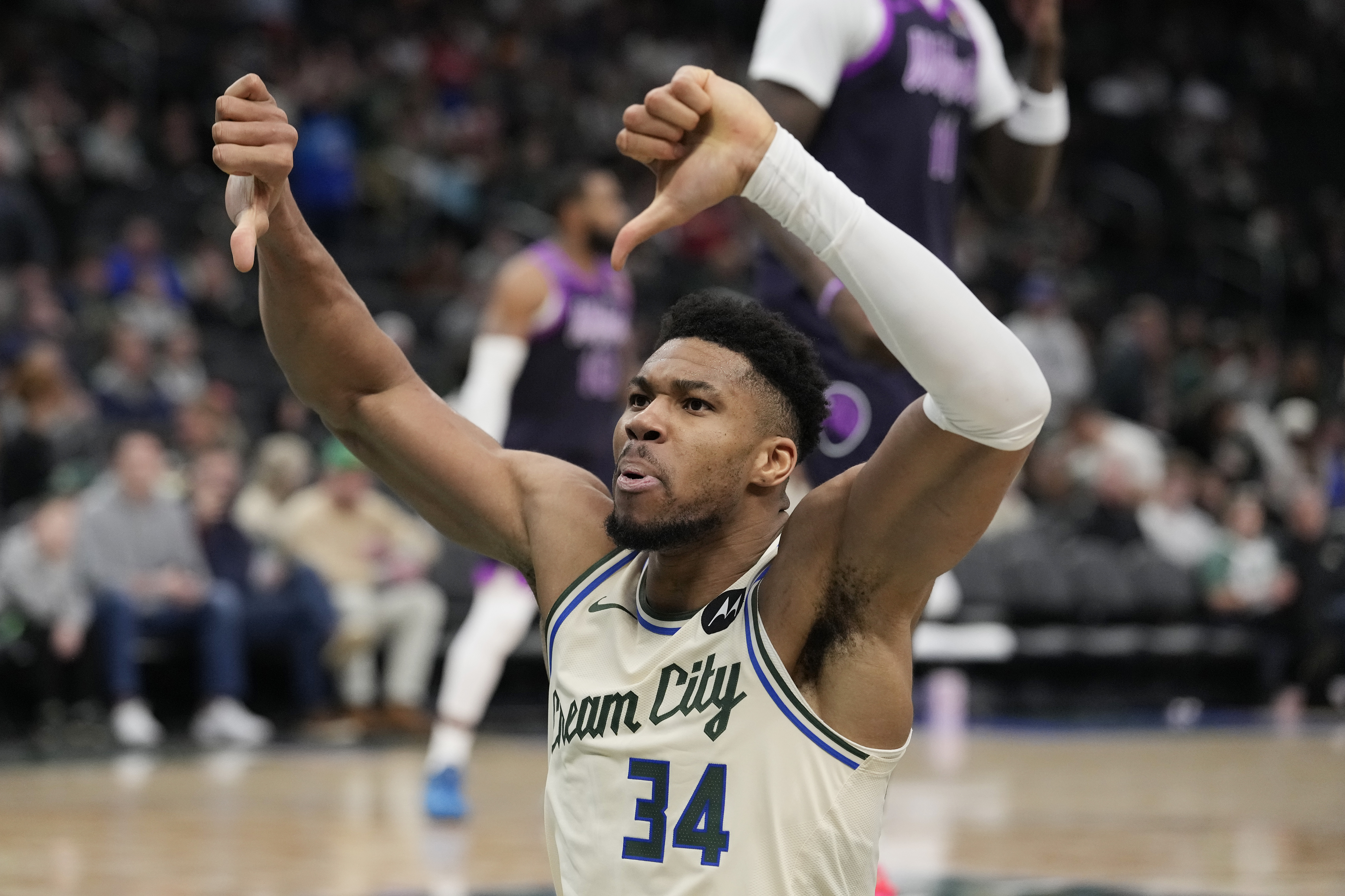 Giannis Antetokounmpo on Bucks' fans voicing displeasure: 'When I get booed, I boo back'