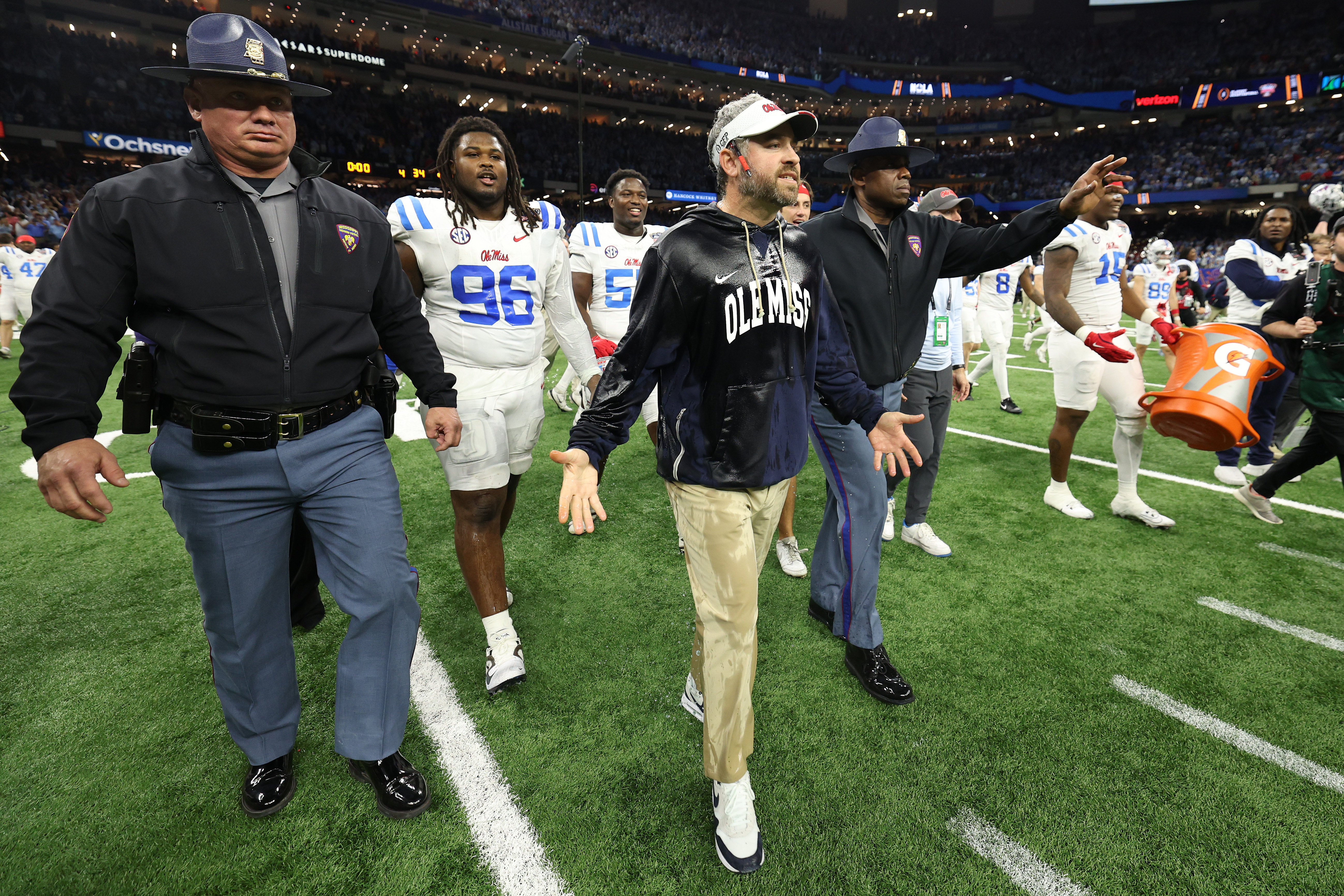 Ole Miss-Georgia had 1 of the weirdest endings ever: Confused stage workers, a safety, a free kick and 9 laterals