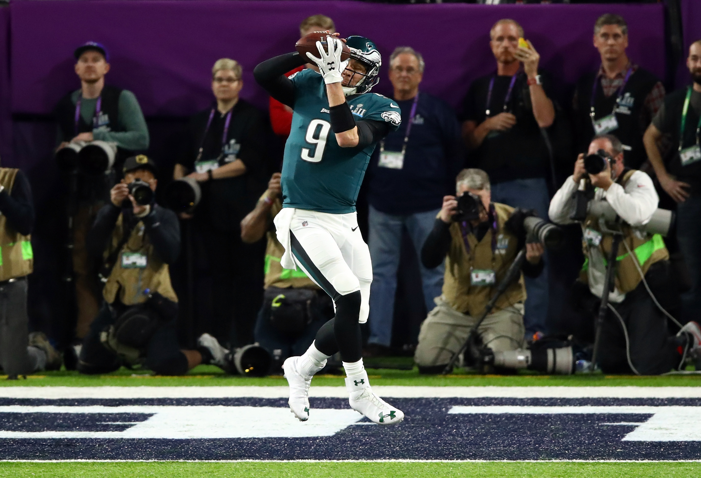 MINNEAPOLIS, MN - FEBRUARY 04:  Nick Foles #9 of the Philadelphia Eagles makes a 1-yard touchdown reception against the New England Patriots during the second quarter in Super Bowl LII at U.S. Bank Stadium on February 4, 2018 in Minneapolis, Minnesota.  (Photo by Gregory Shamus/Getty Images)