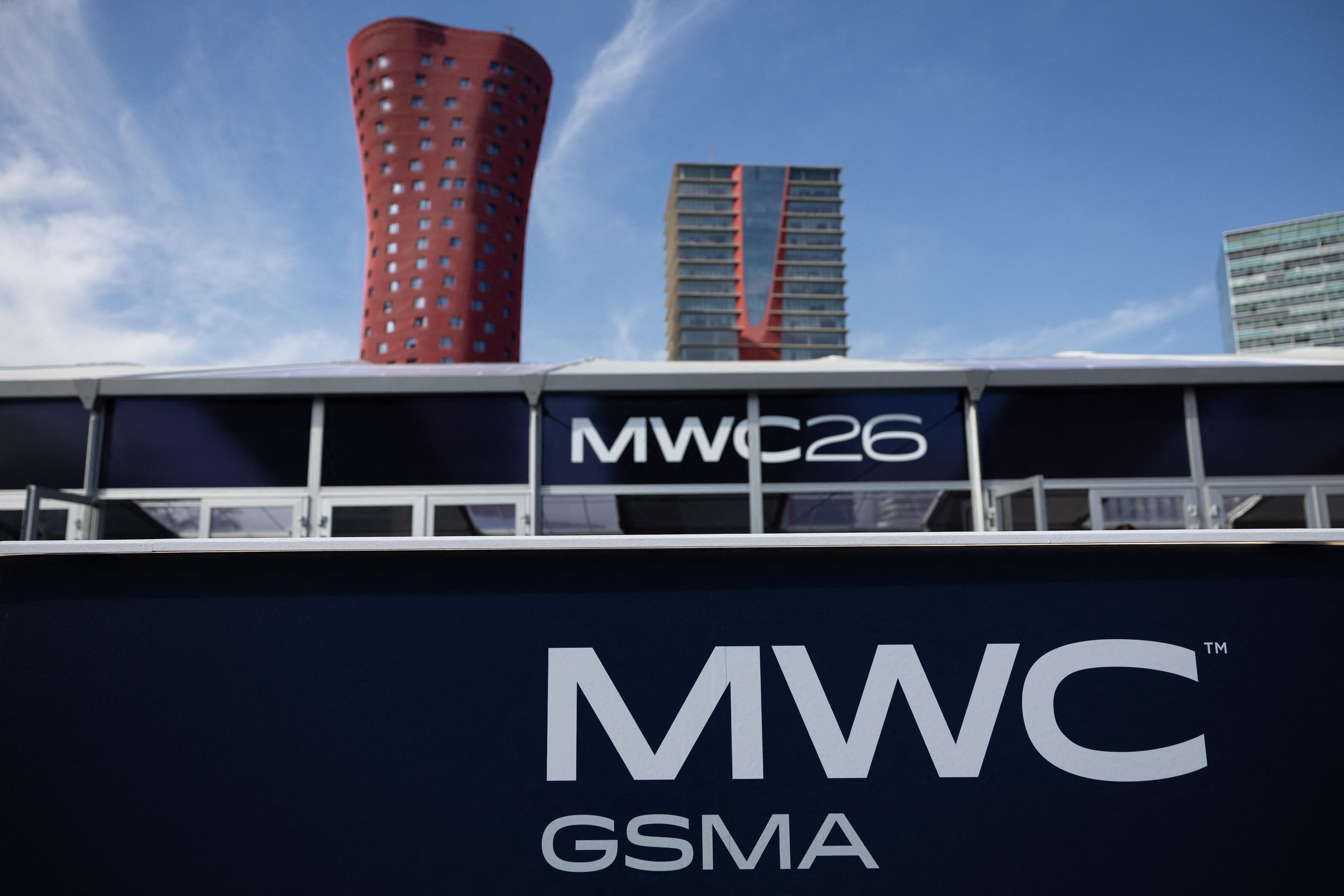 MWC 2026: Honor Robot Phone, Xiaomi 17 Ultra & More Announcements