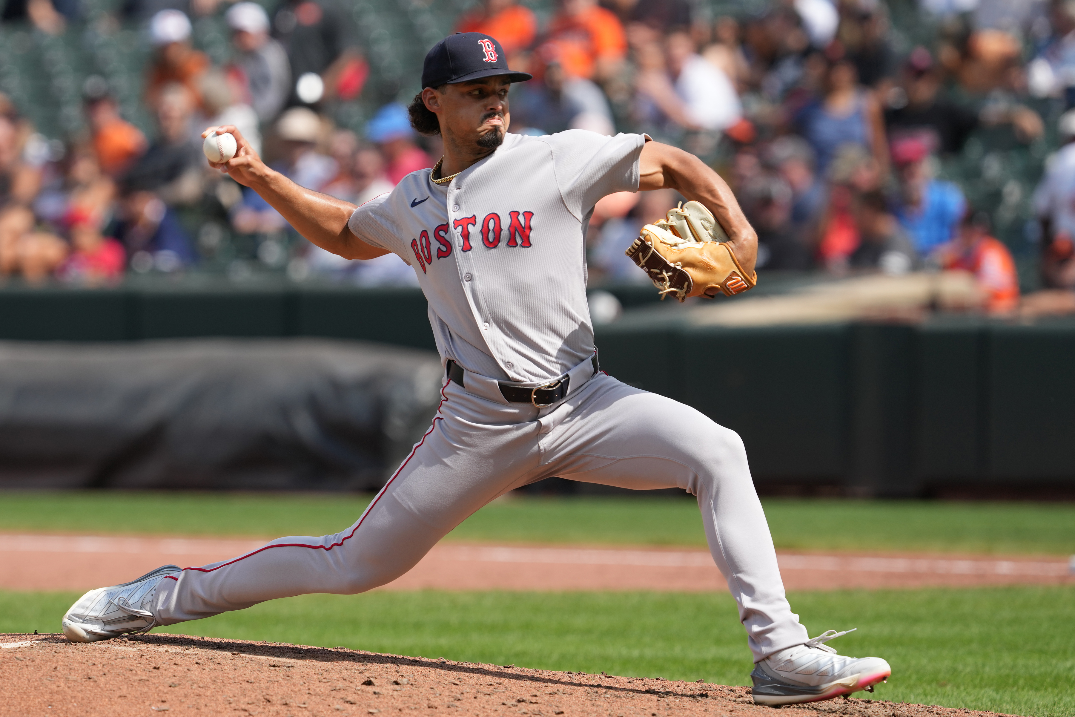White Sox acquire right-hander Jordan Hicks and right-handed pitching prospect David Sandlin from Red Sox
