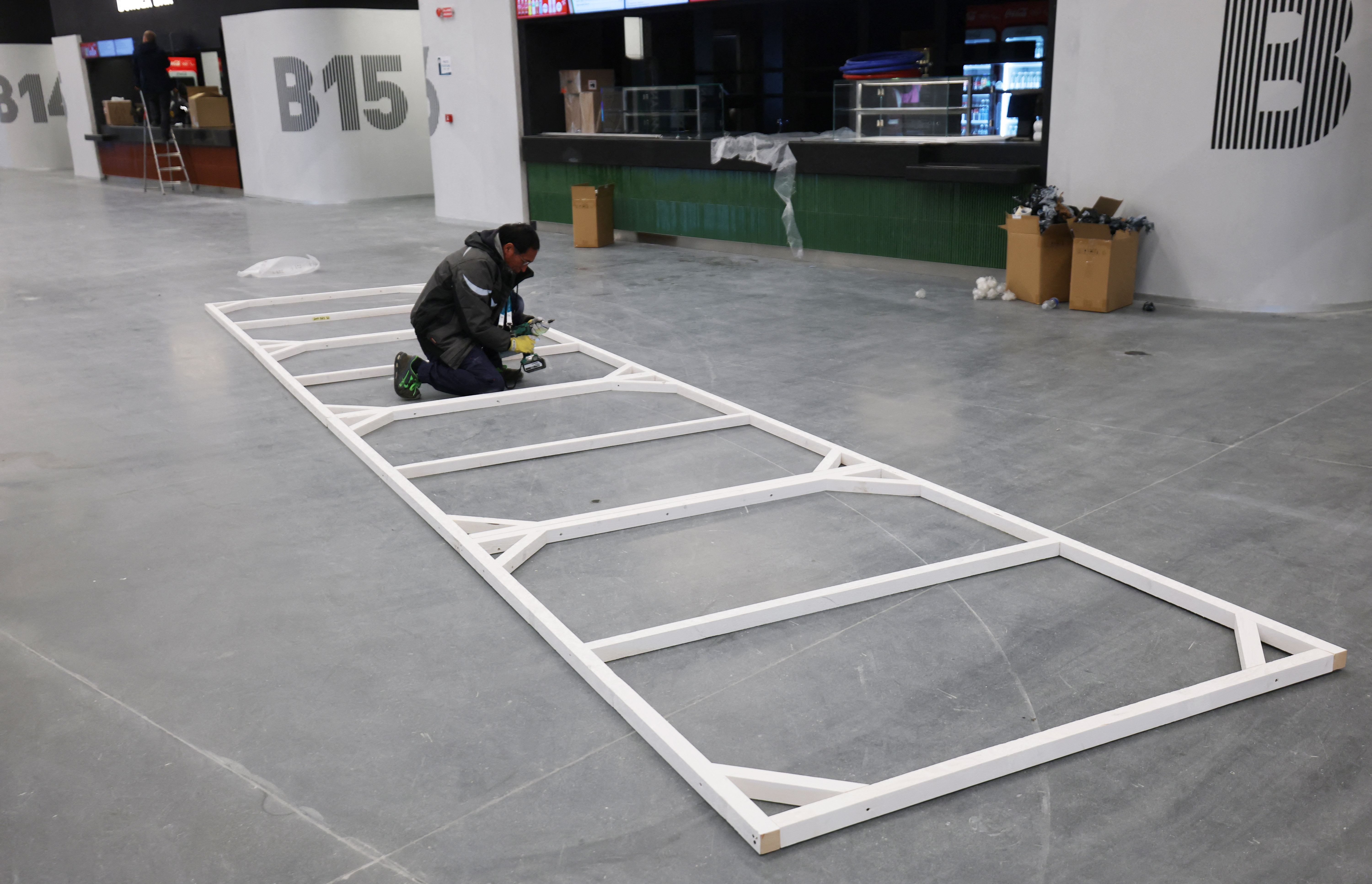 Milano Cortina 2026 Winter Olympics - Ice hockey - Milano Santagiulia Ice Hockey Arena, Milan, Italy - February 3, 2026 General view inside the stadium as workers prepare ahead of the Milano Cortina 2026 Winter Olympics REUTERS/Mike Segar