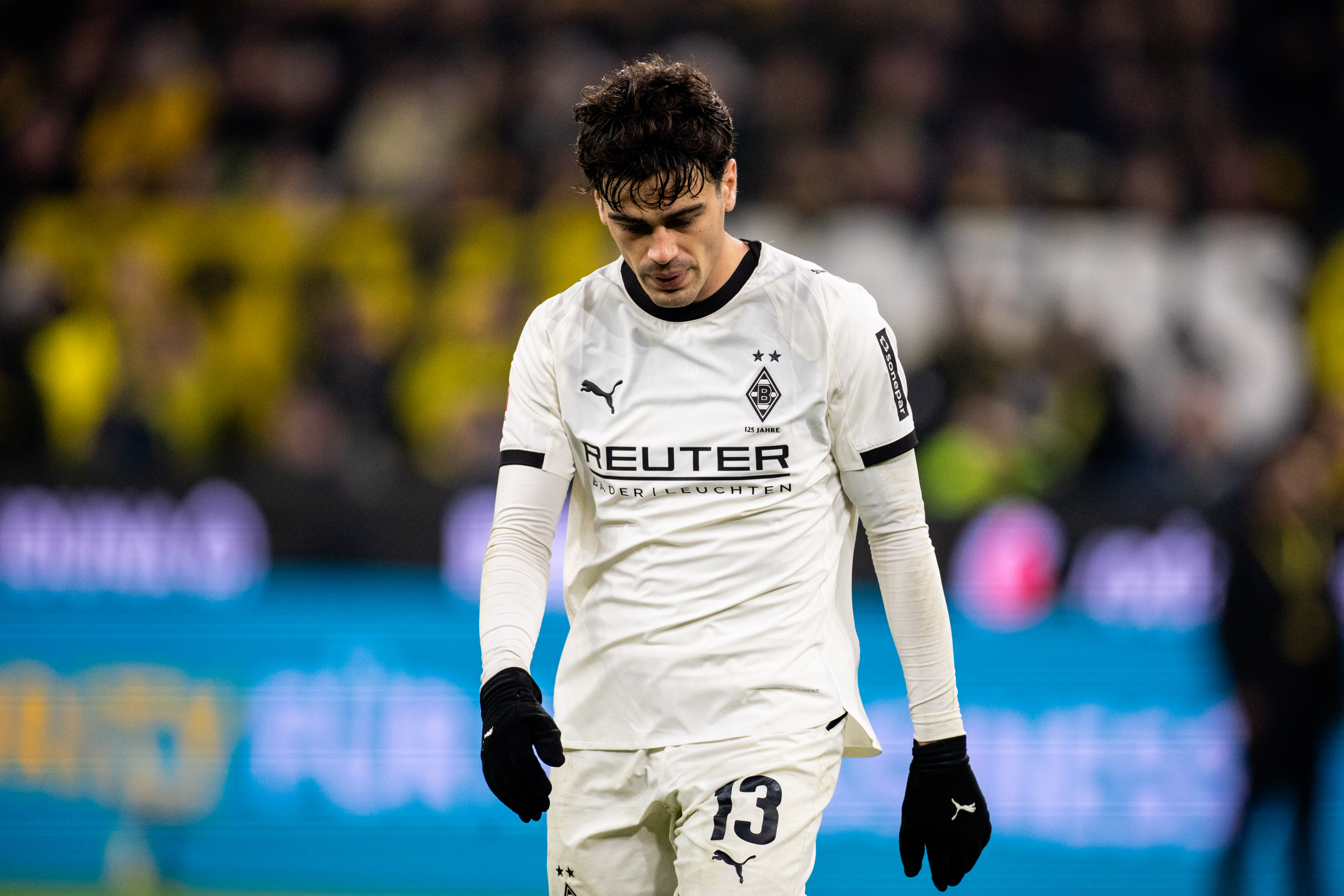 DORTMUND, GERMANY - DECEMBER 19: Giovanni Reyna of Borussia Monchengladbach looks dejected during the Bundesliga match between Borussia Dortmund and Borussia M+?nchengladbach at Signal Iduna Park on December 19, 2025 in Dortmund, Germany. (Photo by Rene Nijhuis/MB Media/Getty Images)