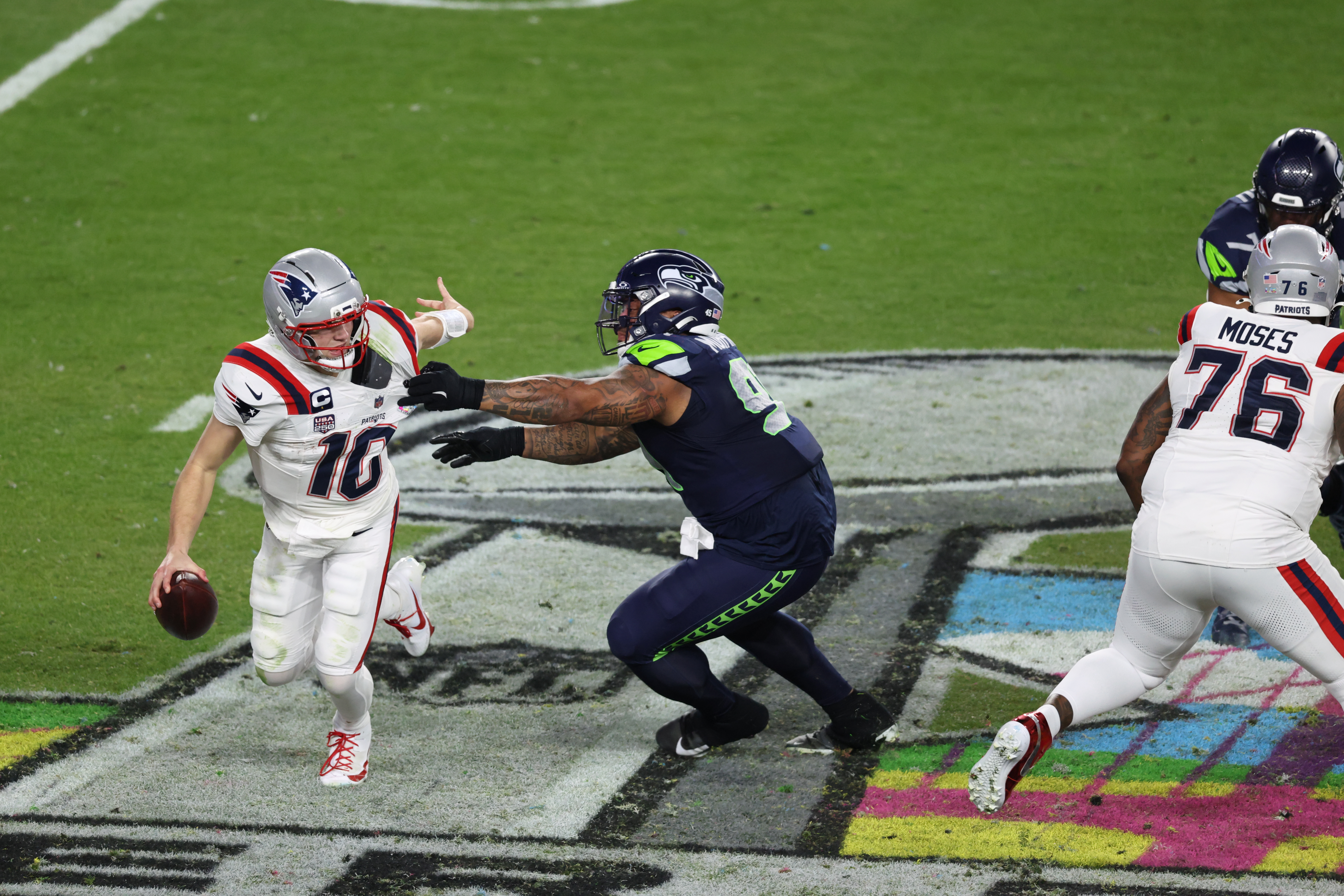 SANTA CLARA, CA - FEBRUARY 08: QB Drake Maye (10) of the New England Patriots tries to avoid DT Byron Murphy (91) of the Seattle Seahawks during the Seattle Seahawks versus the New England Patriots Super Bowl LX game on February 8, 2026, at Levi's Stadium in Santa Clara, CA. (Photo by Matthew Huang/Icon Sportswire via Getty Images)