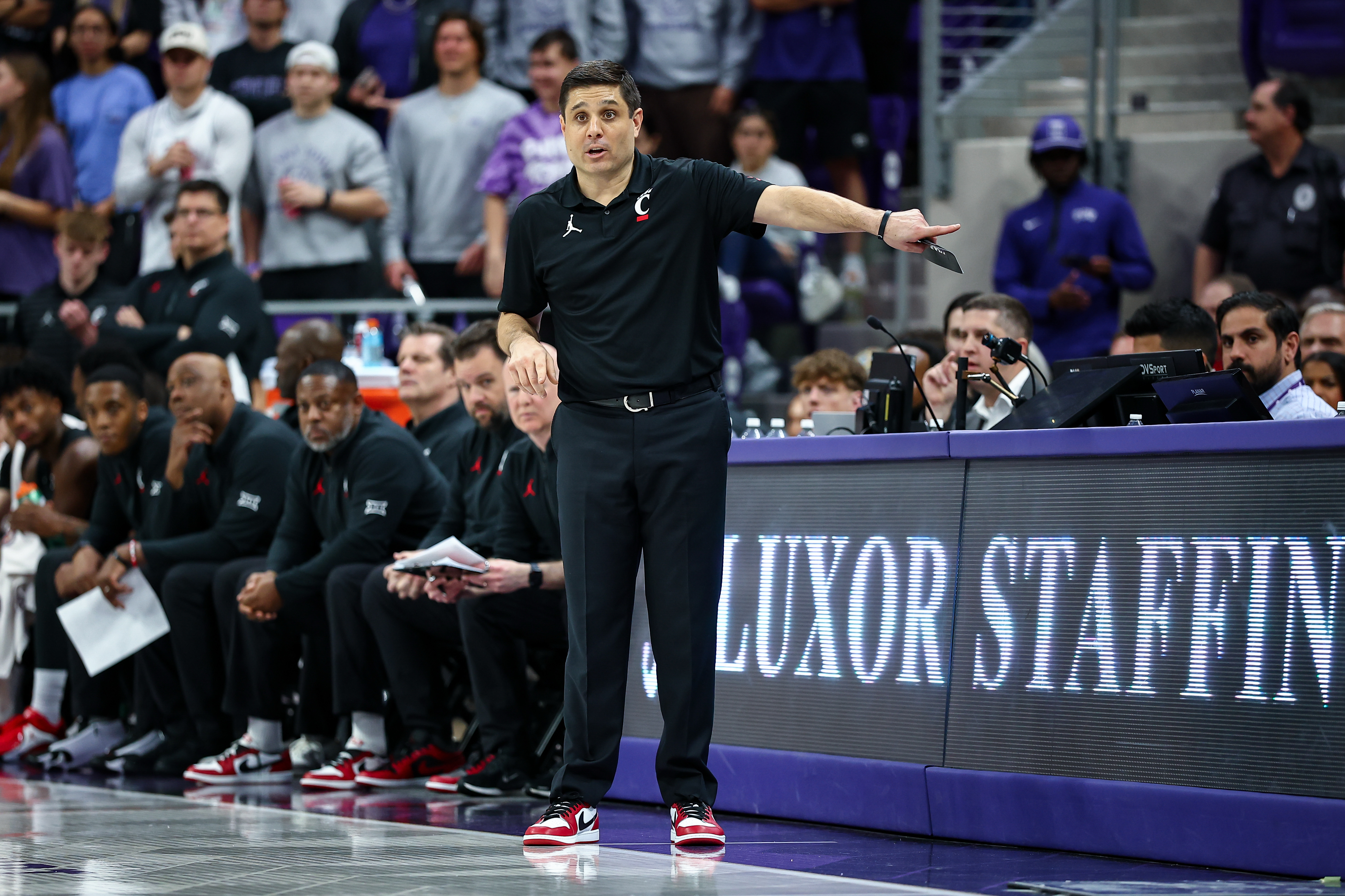 FORT WORTH, TX - MARCH 07: Cincinnati Bearcats head coach Wes Miller calls a play from the sideline during the Big 12 college basketball game between the TCU Horned Frogs and Cincinnati Bearcats on March 7, 2026 at Ed & Rae Schollmaier Arena in Fort Worth, Texas.  (Photo by Matthew Visinsky/Icon Sportswire via Getty Images)