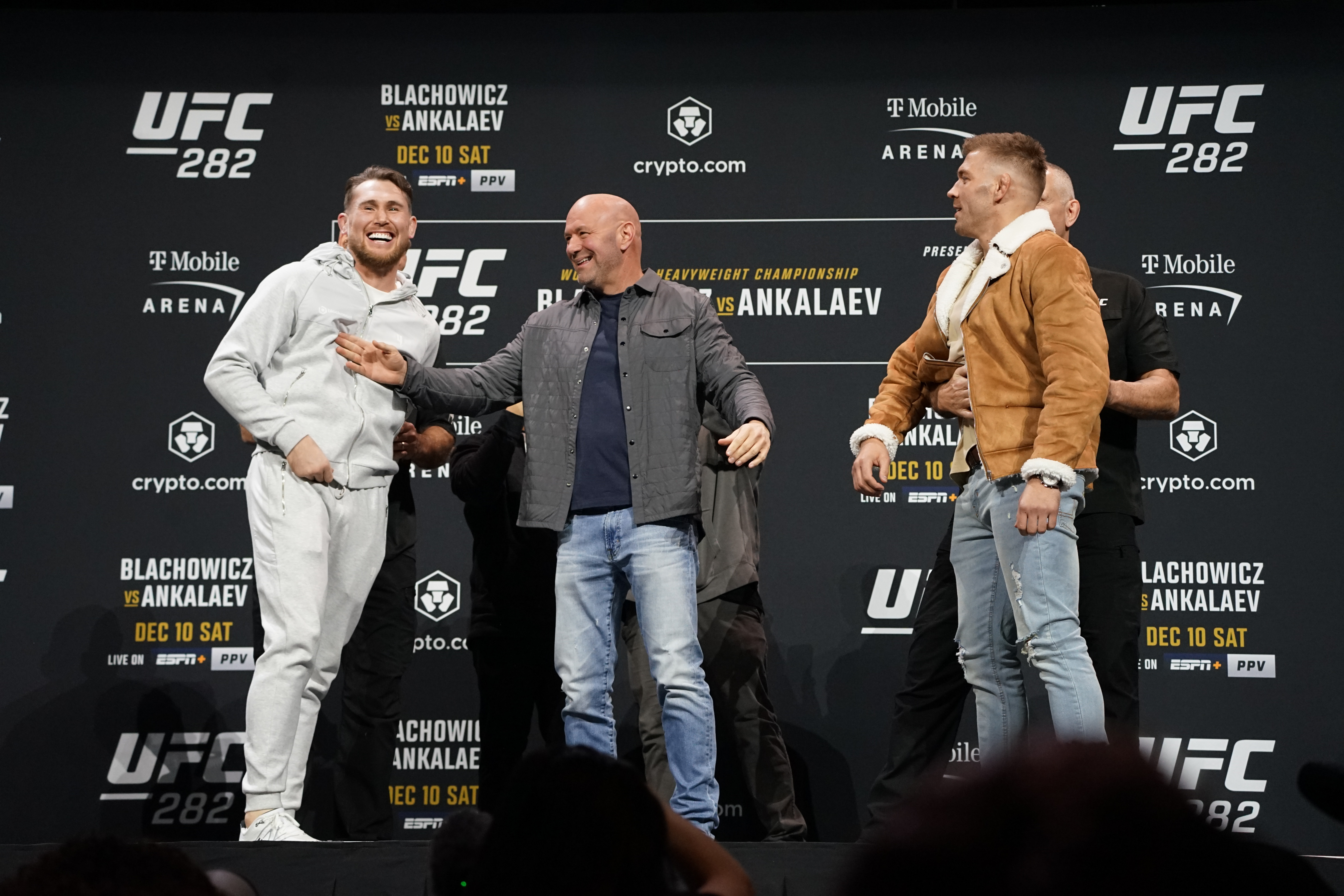 'Hanya terlalu banyak ego': Darren Till menyerang Dana White karena 'sepenuhnya terpisah dari UFC'