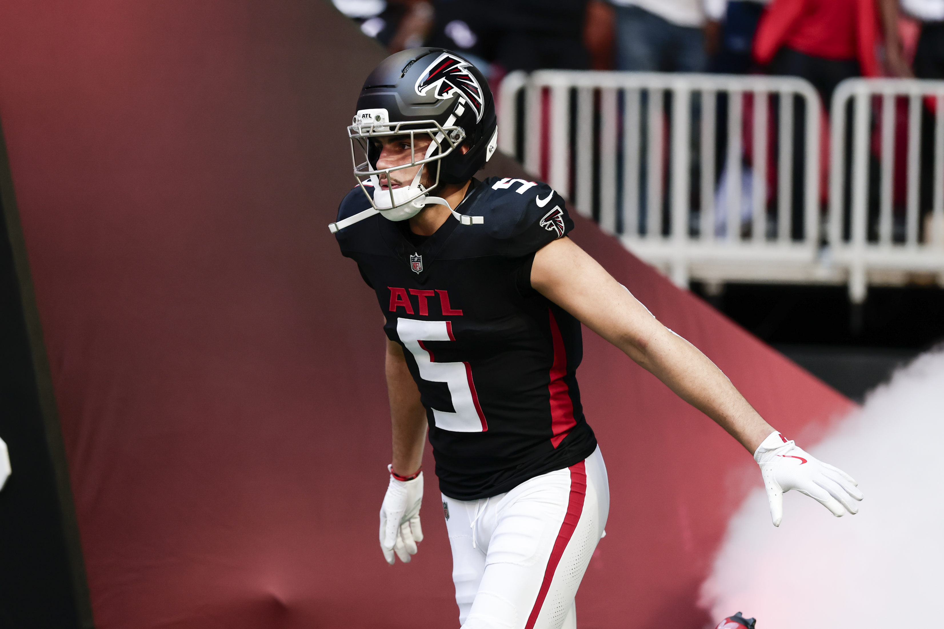 Drake London #5 of the Atlanta Falcons runs out of the tunnel before the NFL 2025 game between Carolina Panthers and Atlanta Falcons at Mercedes-Benz Stadium on November 16, 2025 in Atlanta, Georgia. (Photo by Kara Durrette/Getty Images)
