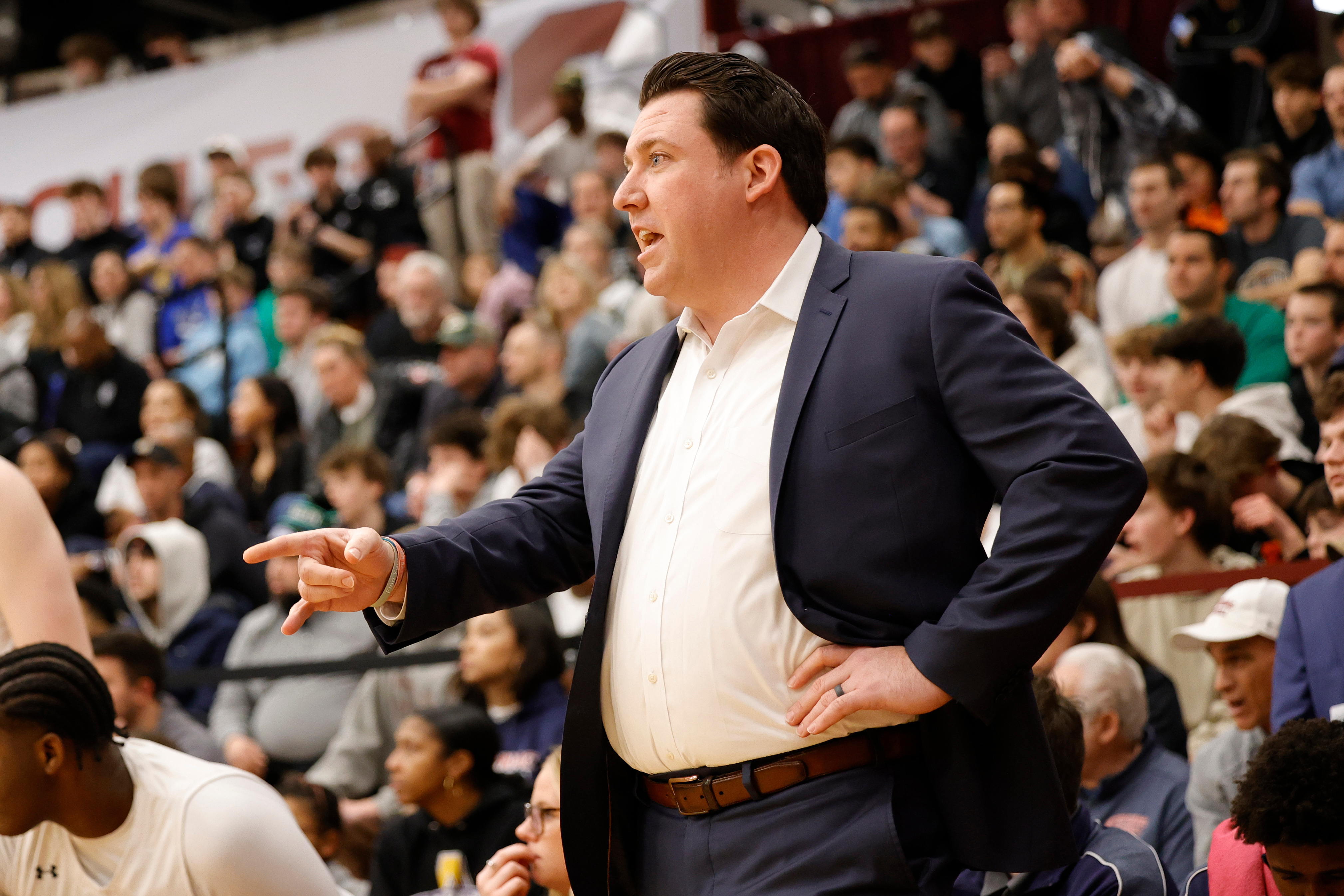 Dilarang bermain dalam turnamen? Perebutan kekuasaan yang goncangkan basket sekolah tinggi New York