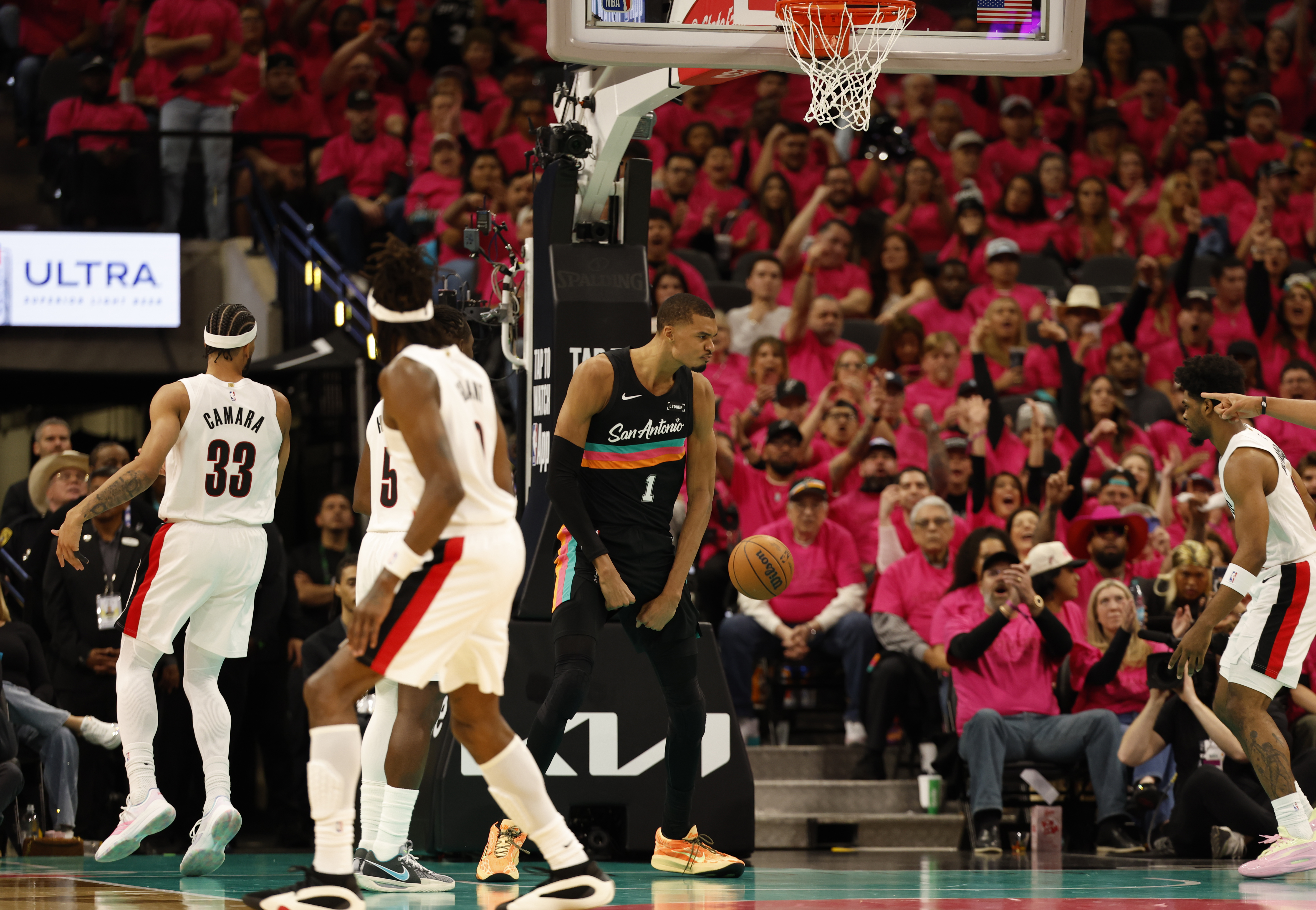Playoff NBA: Victor Wembanyama mencatat 35 poin bersejarah dalam debut postseasonnya memimpin Spurs mengalahkan Trail Blazers