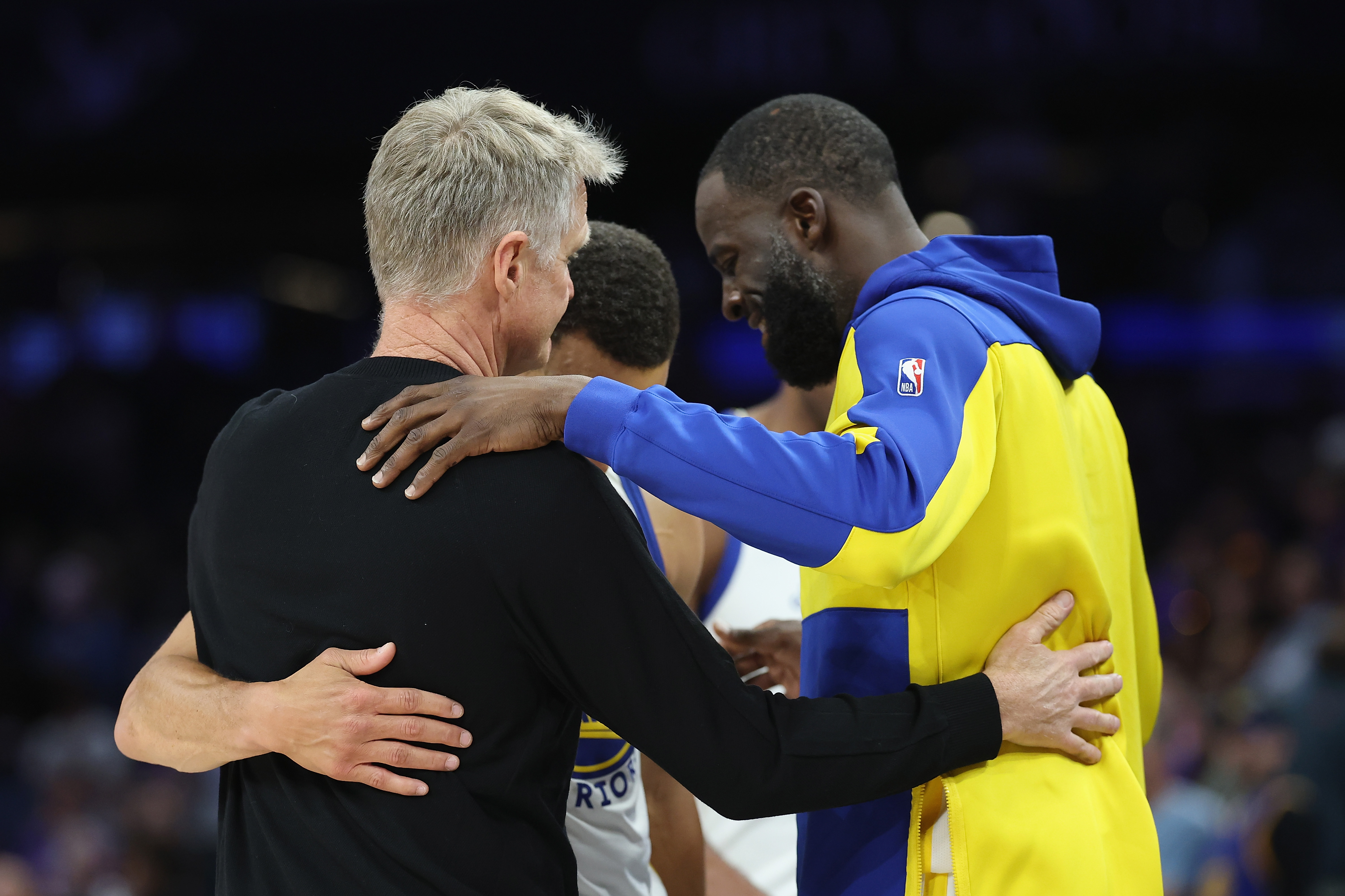 Mic merekam Steve Kerr memberi tahu Stephen Curry dan Draymond Green 'Saya tidak tahu apa yang akan terjadi selanjutnya' saat musim Warriors berakhir
