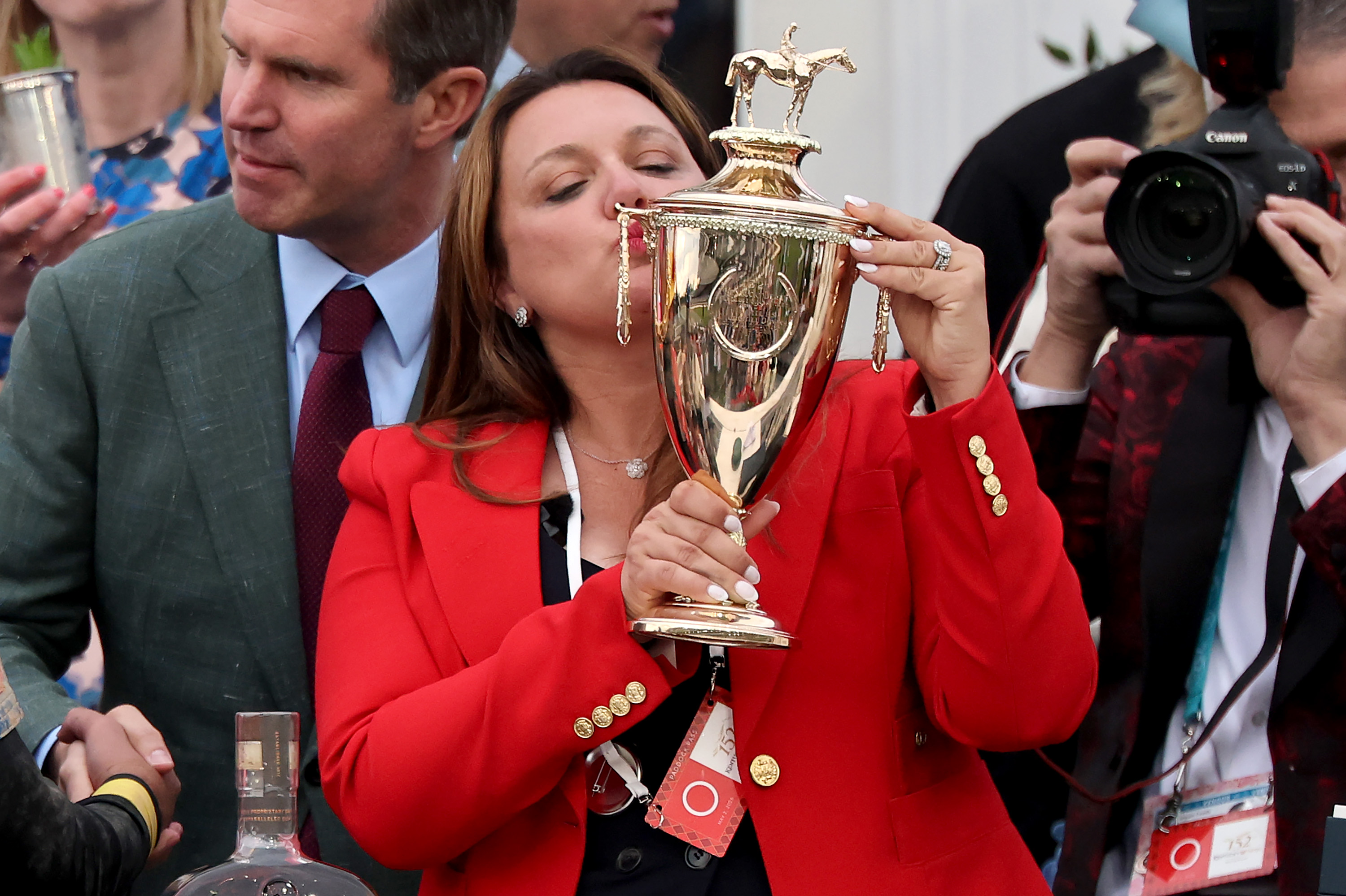 Kentucky Derby: Lompatan Iman, Taruhan Panjang 23-1, dan Sejarah — Momen Derby Cherie DeVaux