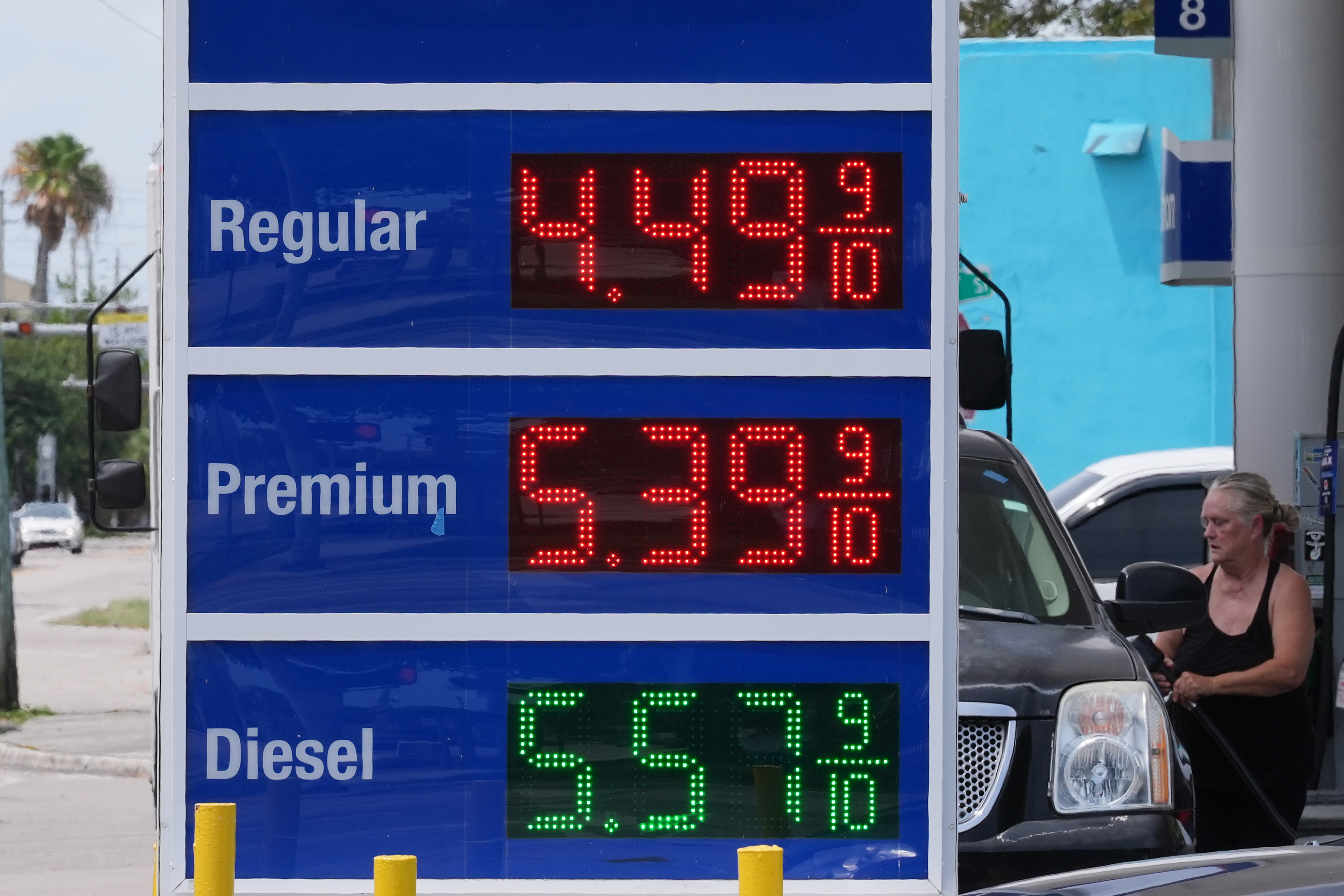 Best Gas Deals to Save Money on Summer Road Trips