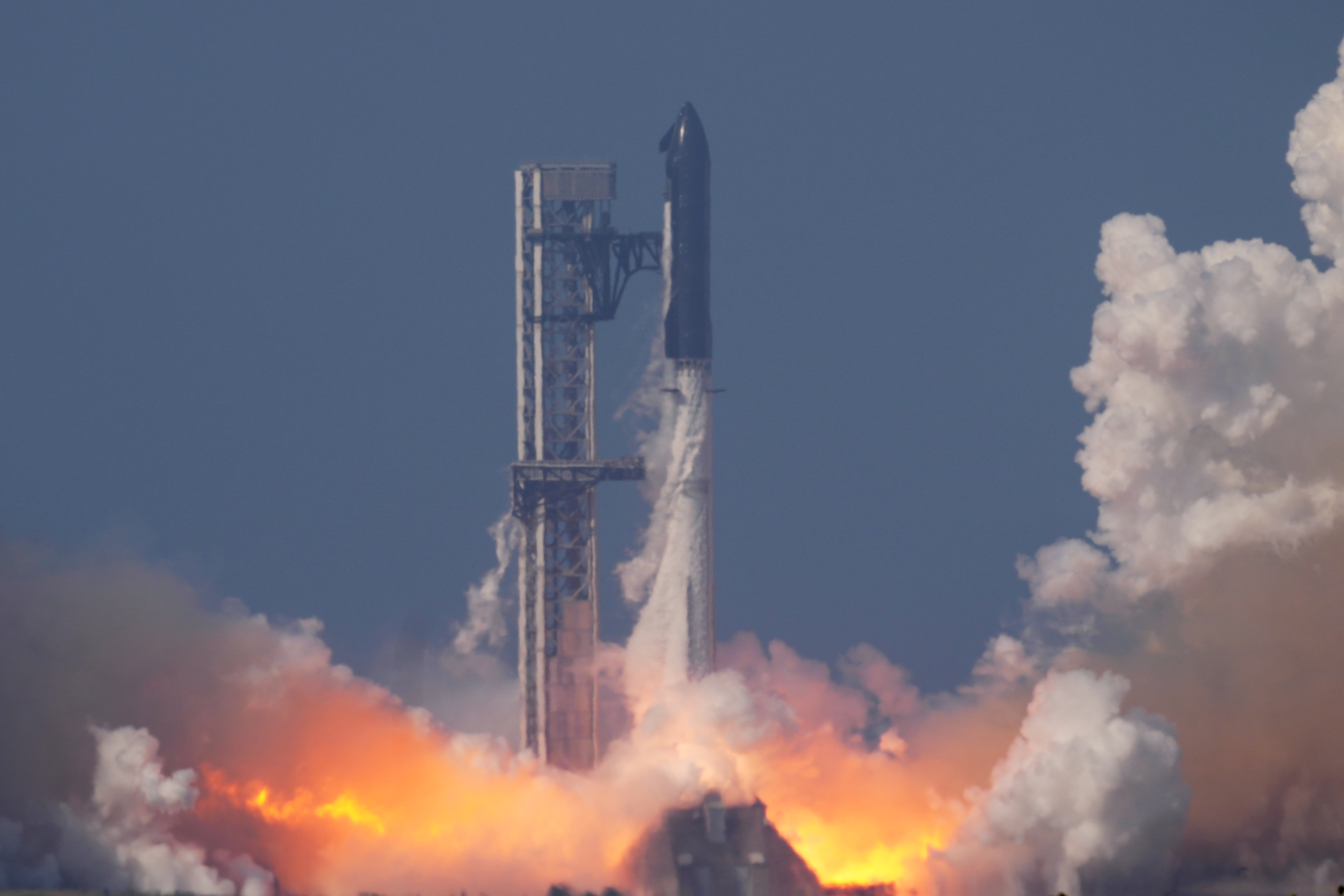 SpaceX升級版巨型火箭星艦德州發...