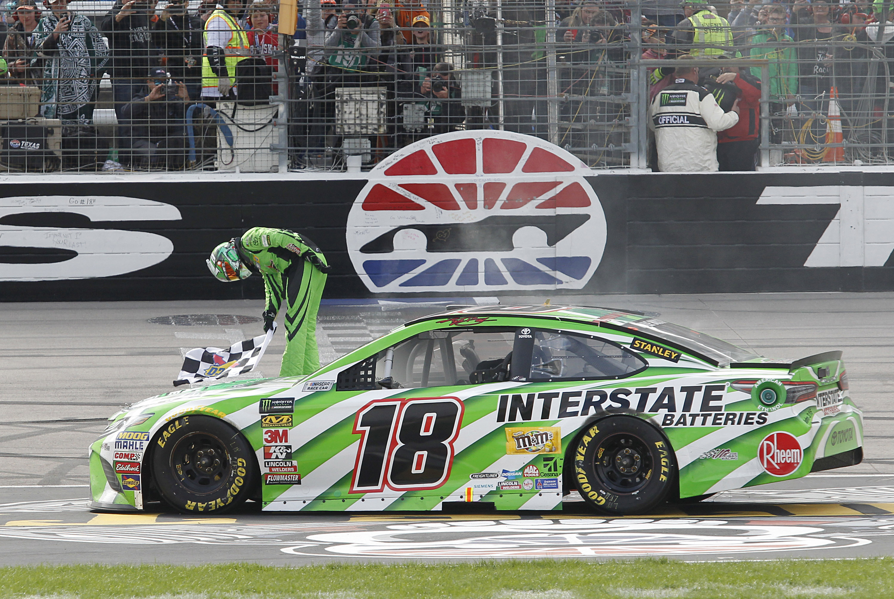 Kyle Busch (18) bows after winning the O'Reilly Auto Parts 500 race at Texas Motor Speedway April 8, 2018 in Fort Worth, Texas. (Ross Hailey/Fort Worth Star-Telegram/Tribune News Service via Getty Images)
