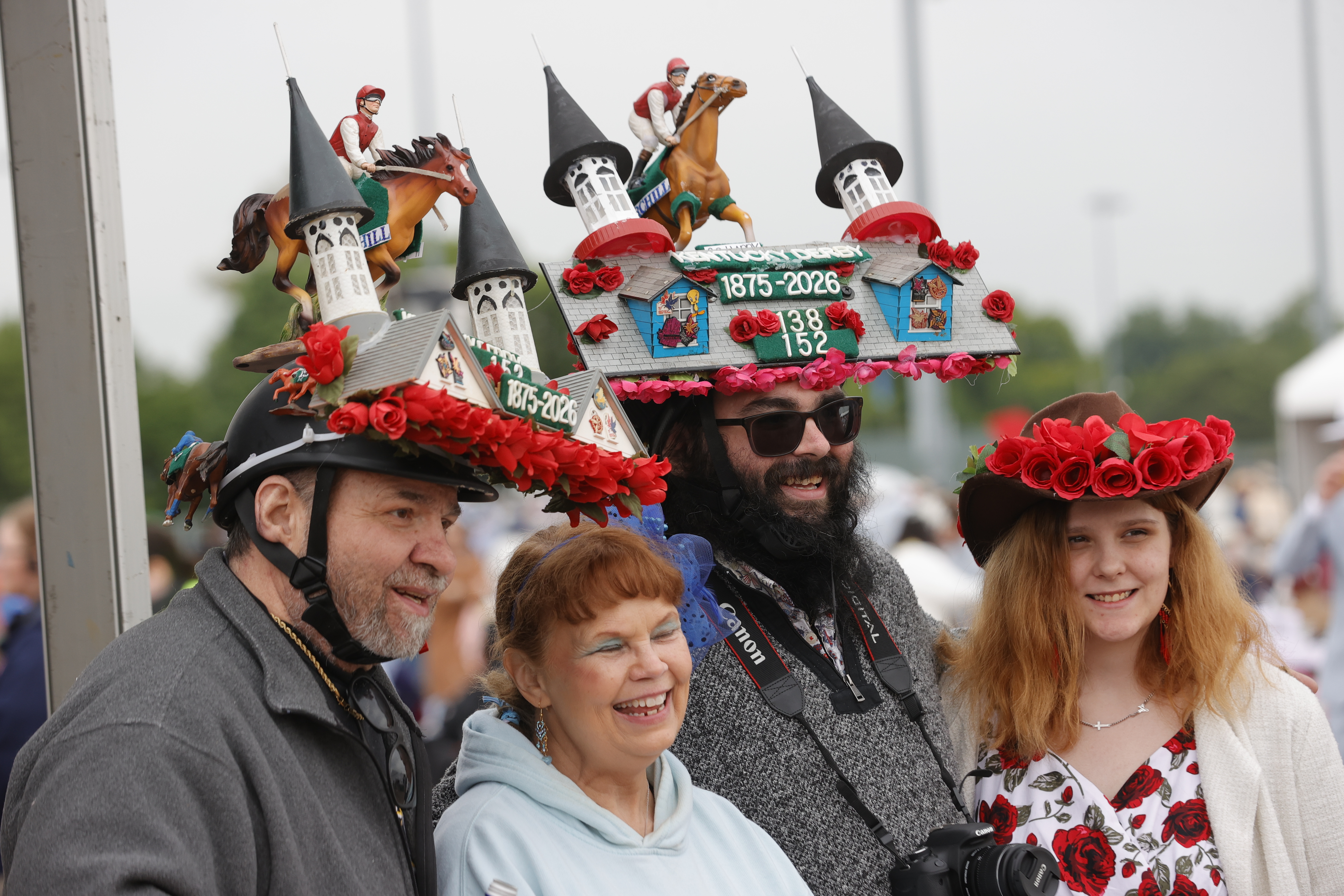 Topi Kentucky Derby, Fashion: Lihat Foto Siapa Memakai Apa di Churchill Downs 2026