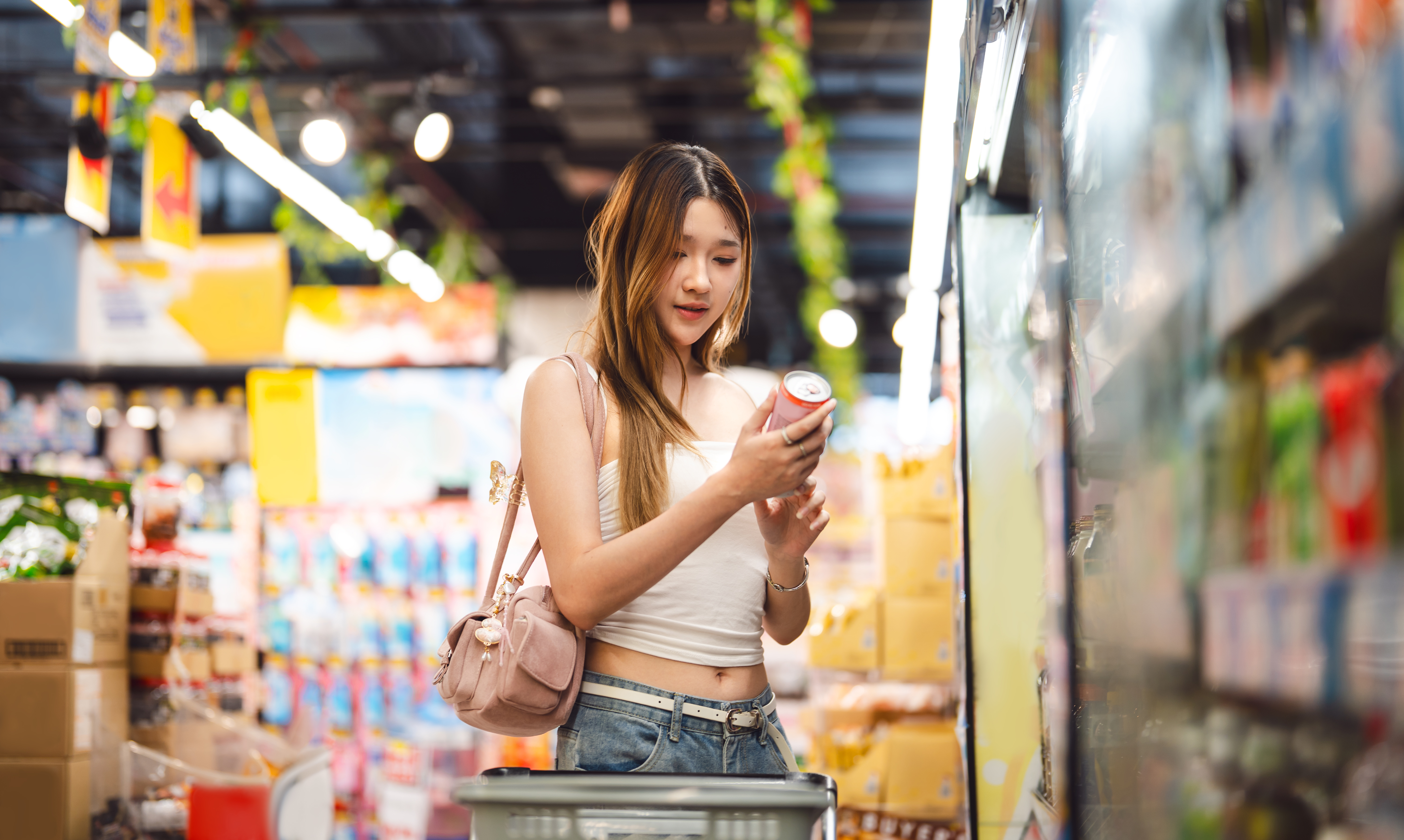 Travelers Use Local Supermarkets to Explore Cities