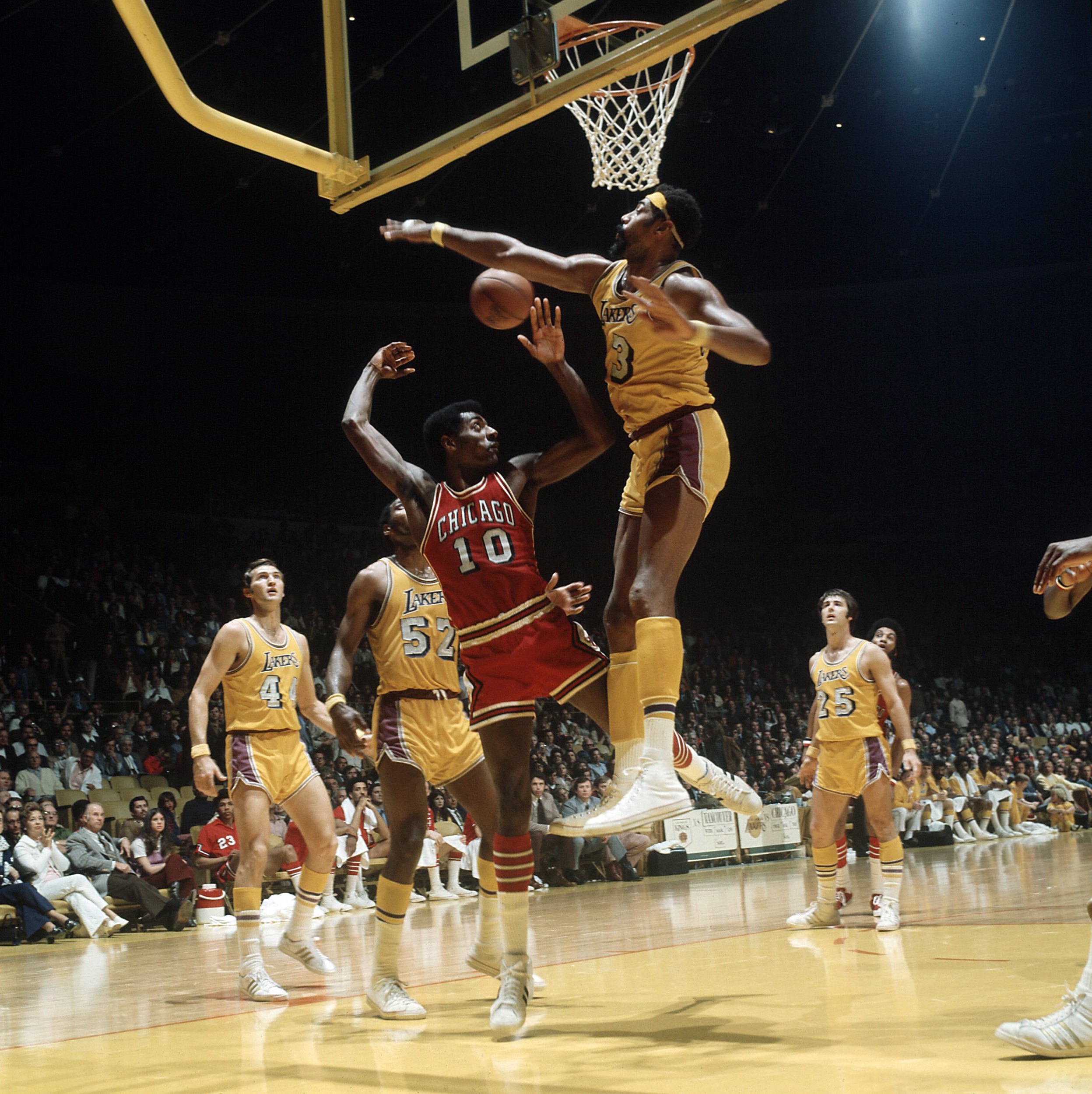 Basketball: NBA Playoffs: Los Angeles Lakers Wilt Chamberlain (13) in action, block vs Chicago Bulls Bob Love (10). Inglewood, CA 3/28/1972--3/30/1972 CREDIT: George Long (Photo by George Long /Sports Illustrated via Getty Images) (Set Number: X16669 )