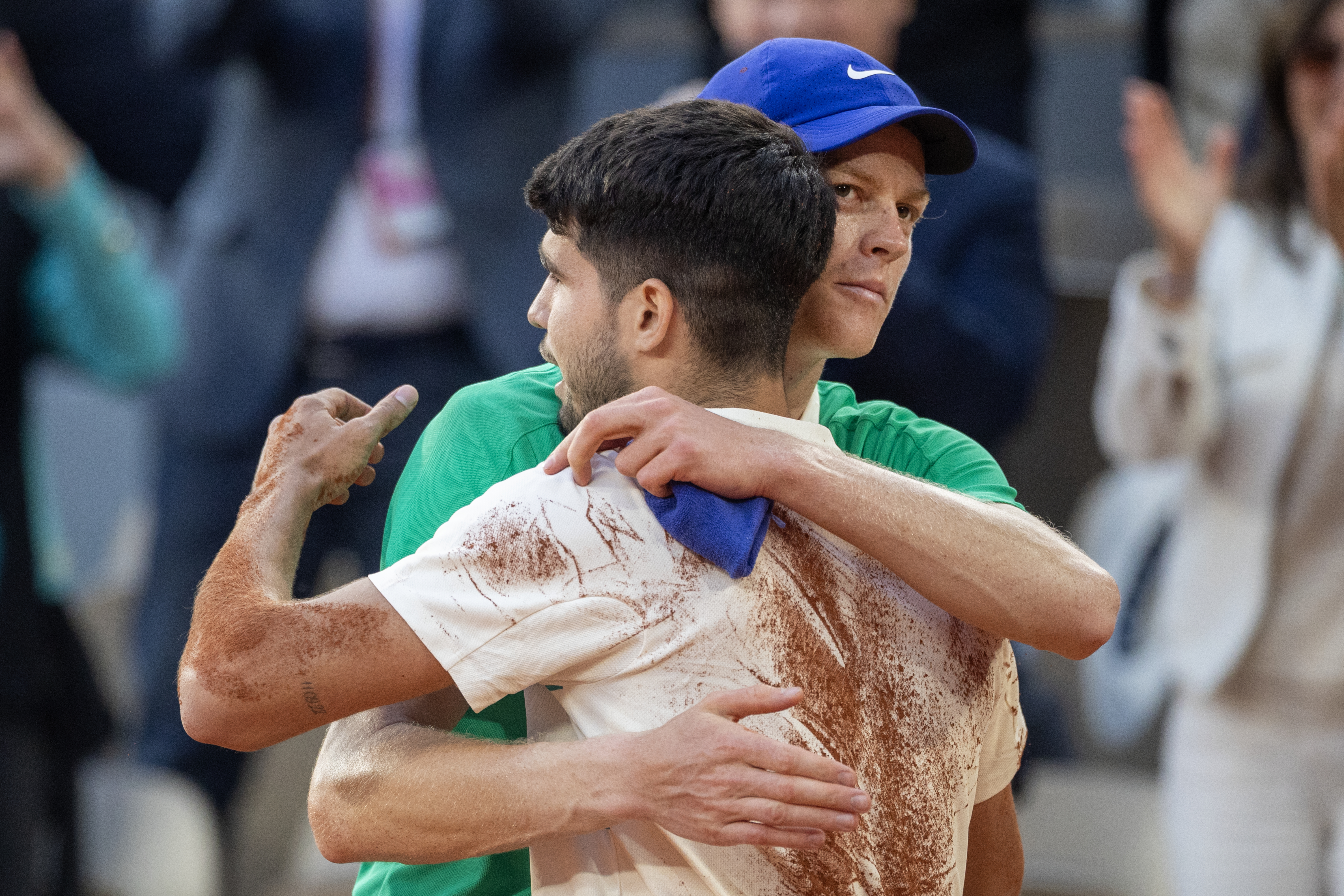 PARIS, FRANCE - JUNE 8: Winner Carlos Alcaraz of Spain and Jannik Sinner of Italy embrace after the Final of the Men's singles competition on Court Philippe-Chatrier during the 2025 French Open Tennis Tournament at Roland Garros on June 8th, 2025, in Paris, France. (Photo by Tim Clayton/Getty Images)