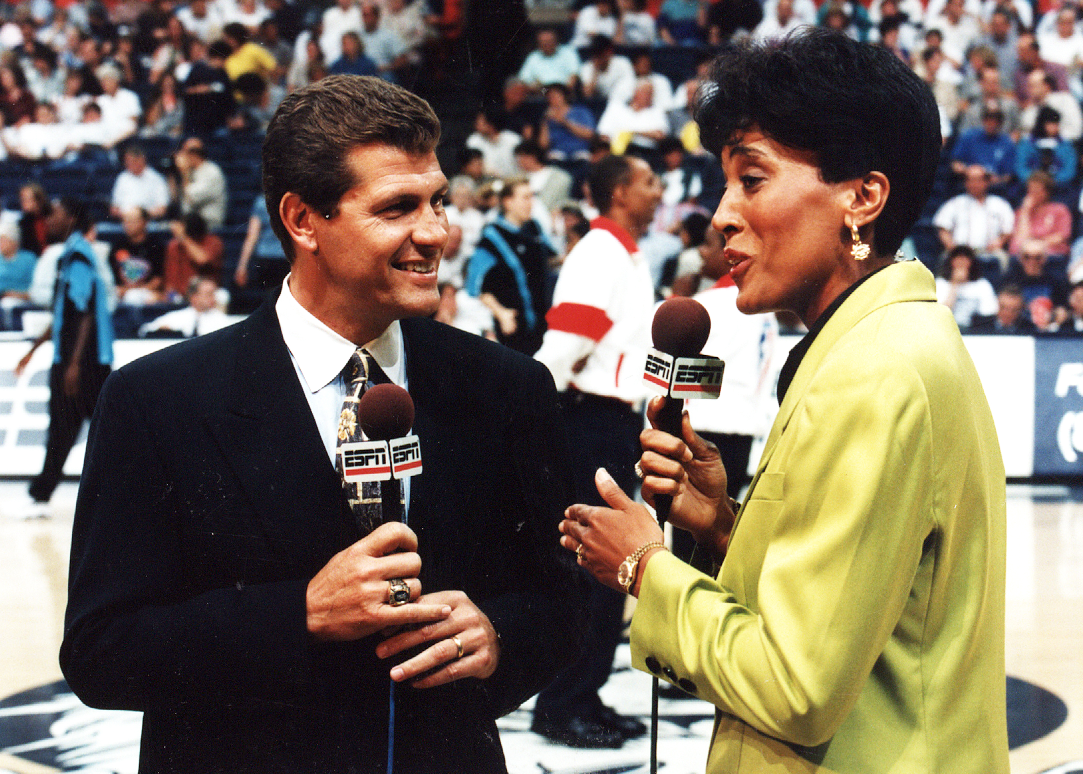 Robin Roberts, Geno Auriemma return to WNBA booth for 30th anniversary with 'a whole different script'