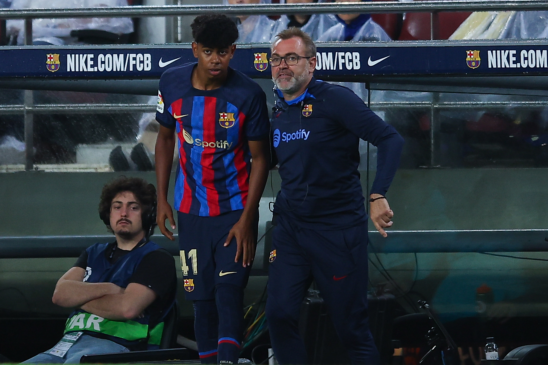 BARCELONA, SPAIN - APRIL 29: Lamine Yamal of FC Barcelona receive the last notes during the LaLiga Santander match between FC Barcelona and Real Betis at Spotify Camp Nou on April 29, 2023 in Barcelona, Spain. (Photo by Eric Alonso/Getty Images)
