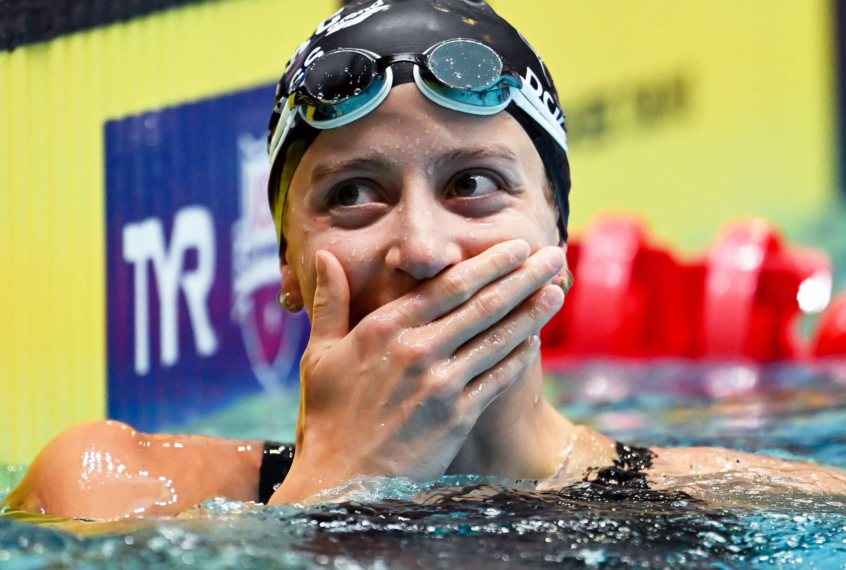 Kate Douglass bat le record du monde de Sarah Sjöström en 50m nage libre - sport news from Yahoo Sports