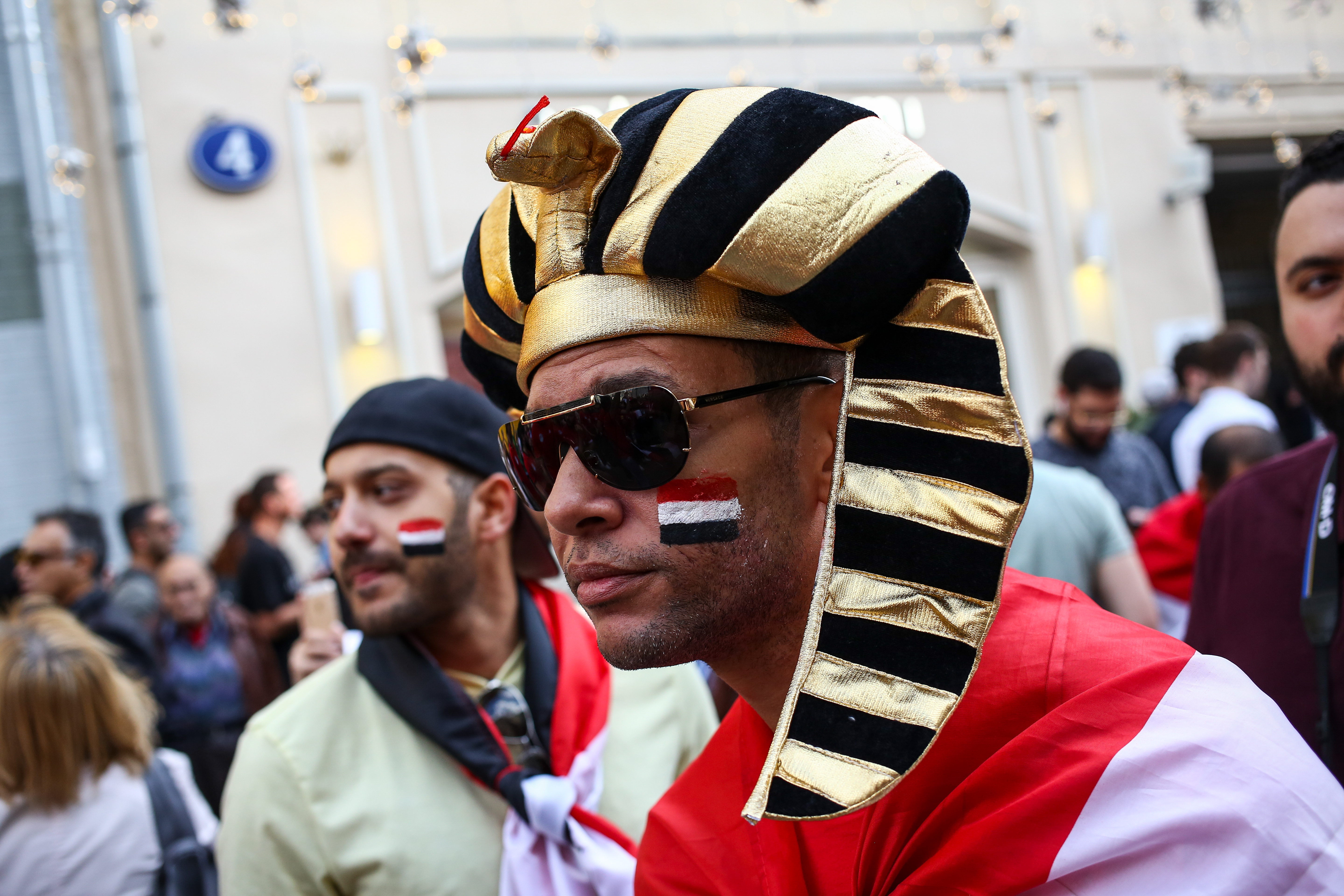 MOSCOW, RUSSIA - JUNE13 : A fan of Egypt wearing a pharaoh head dress is seen on Nikolskaya Street a pedestrian street in Kitay-Gorod in Moscow on June 13, 2018 in Moscow, Russia. (Photo by Robbie Jay Barratt - AMA/Getty Images)