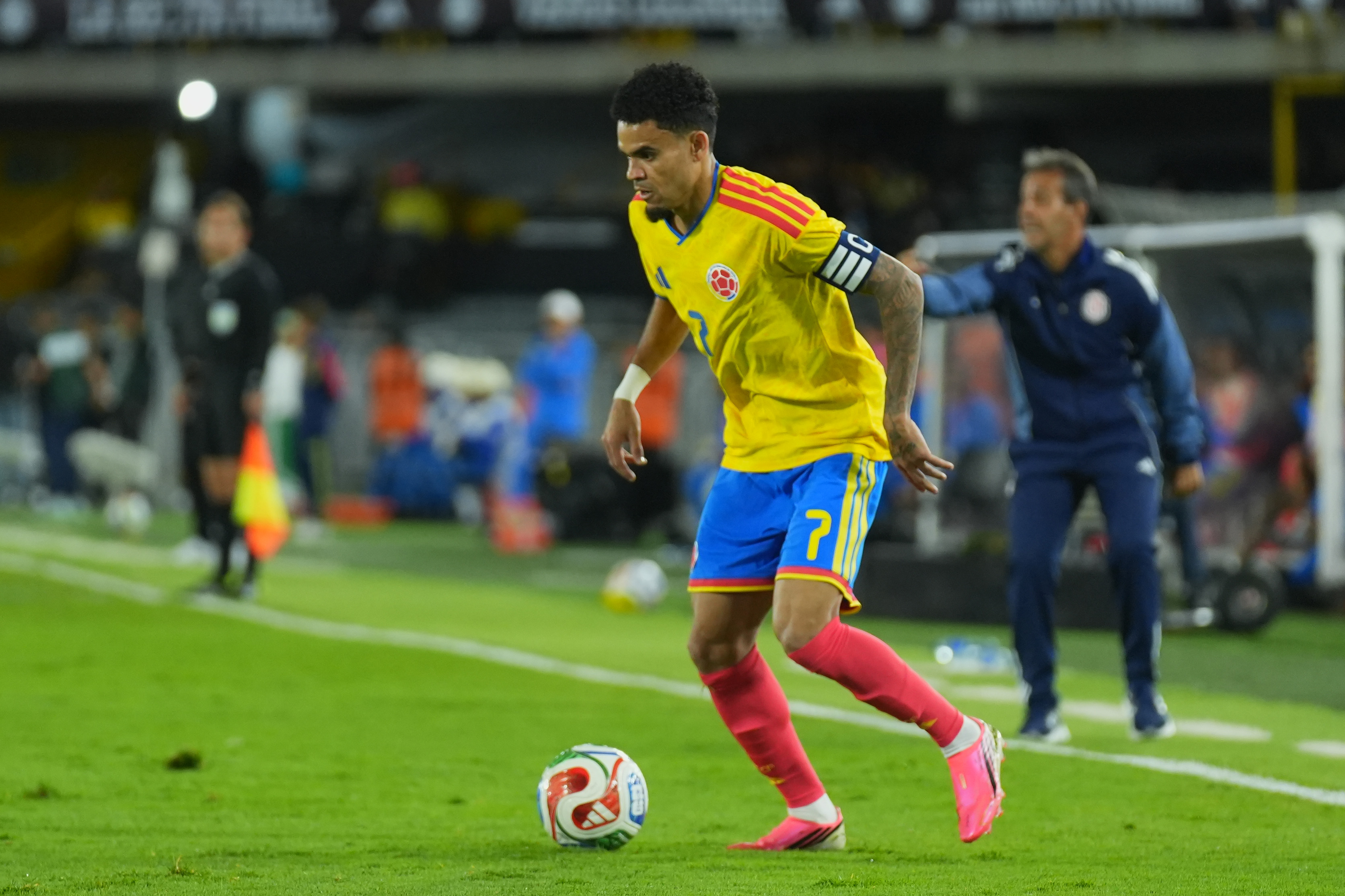 BOGOTA, COLOMBIA - JUNE 01: Luis Diaz of Colombia runs with the ball during the international friendly match between Colombia and Costa Rica at Estadio El Campin on June 01, 2026 in Bogota, Colombia. (Photo by Leonardo Castañeda/Getty Images)