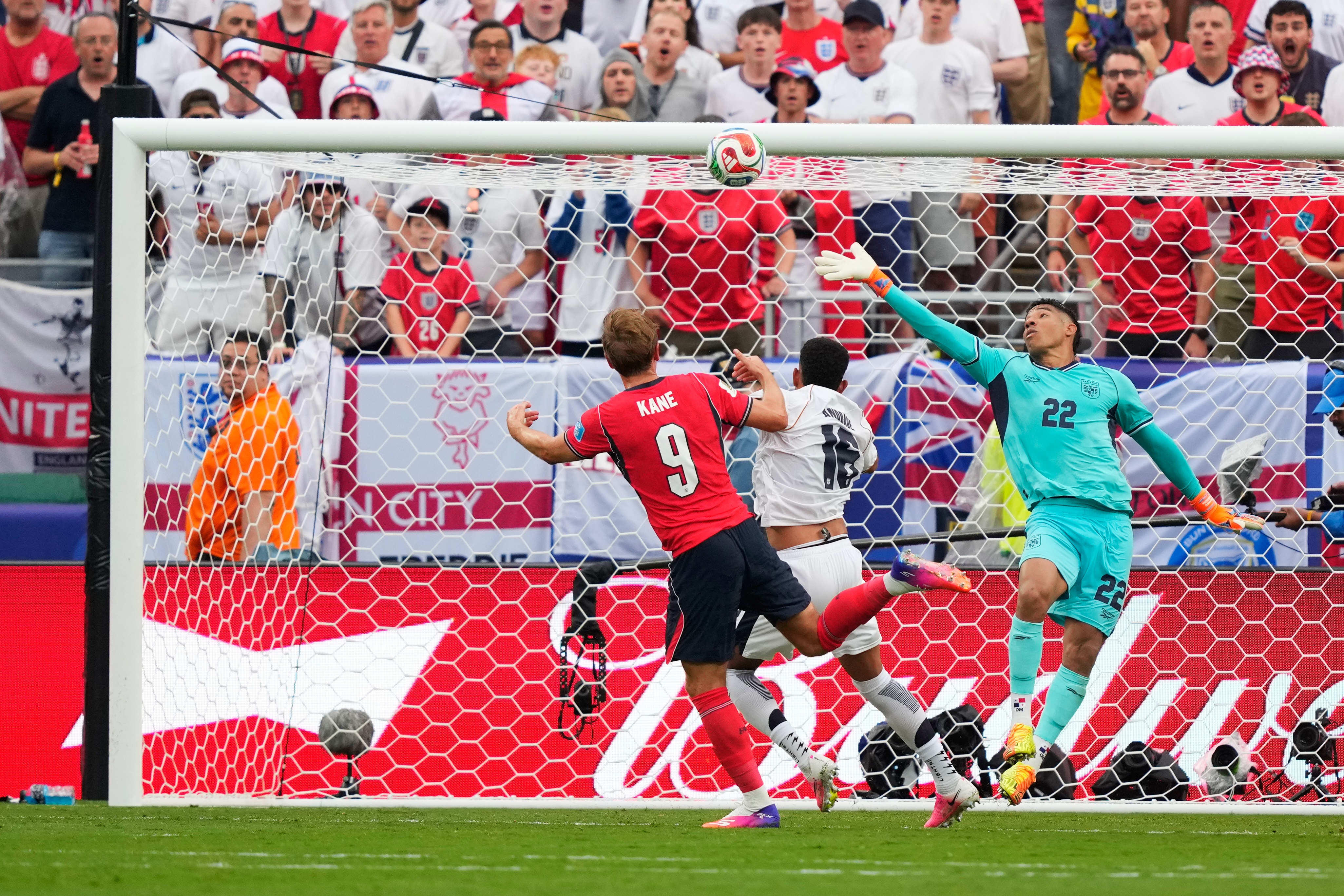 England's Harry Kane (9) scores his side's second goal during the World Cup Group L soccer match between Panama and England in East Rutherford, N.J., near New York, Saturday, June 27, 2026. (AP Photo/Yuki Iwamura)