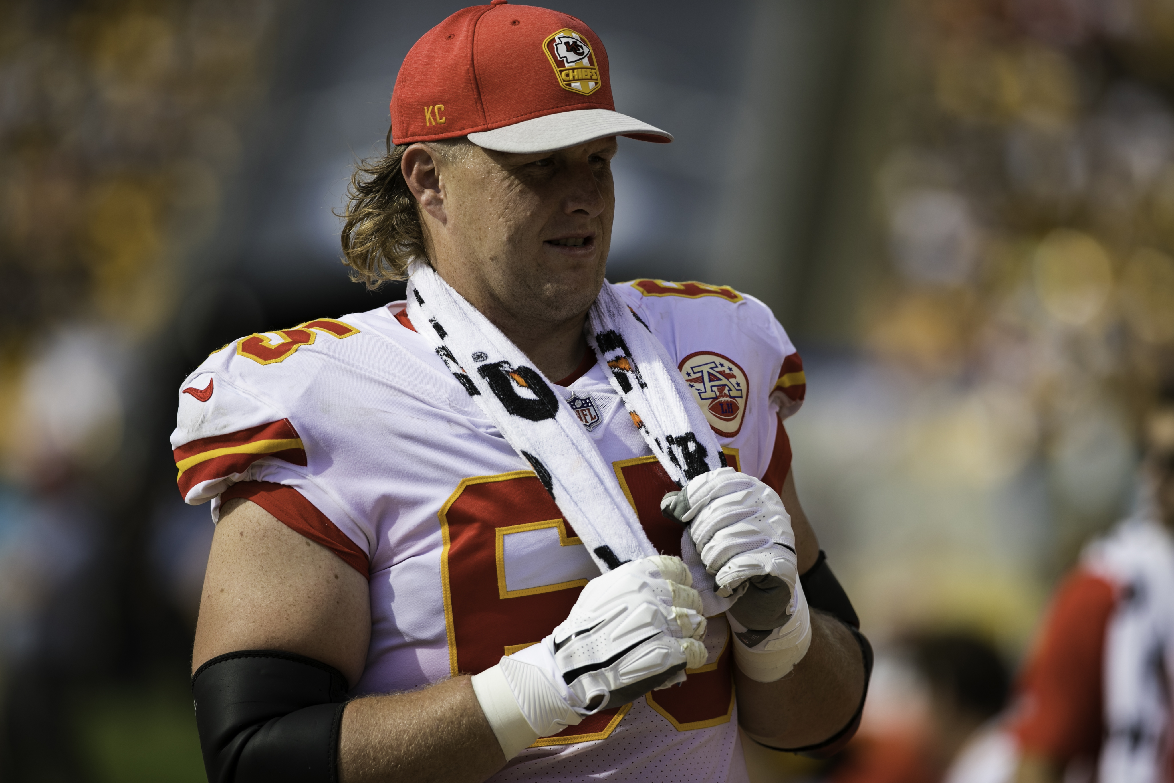 Former NFL guard Jordan Devey dies at 38