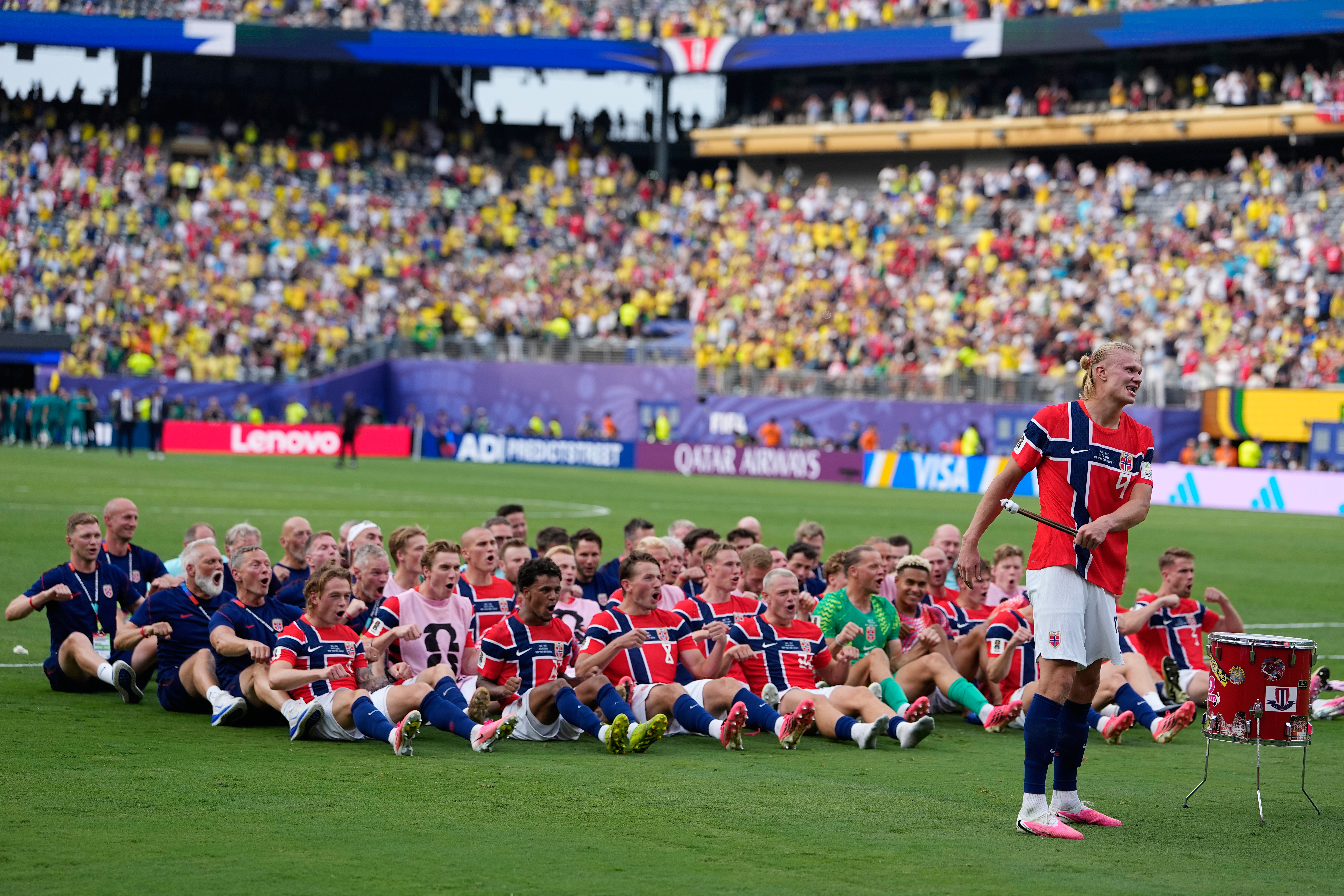 Norway's Erling Haaland (9) leads the team as they participate in a viking boat row after the World Cup round of 16 soccer match between Brazil and Norway in East Rutherford, N.J., near New York, Sunday, July 5, 2026. (AP Photo/Frank Franklin II)