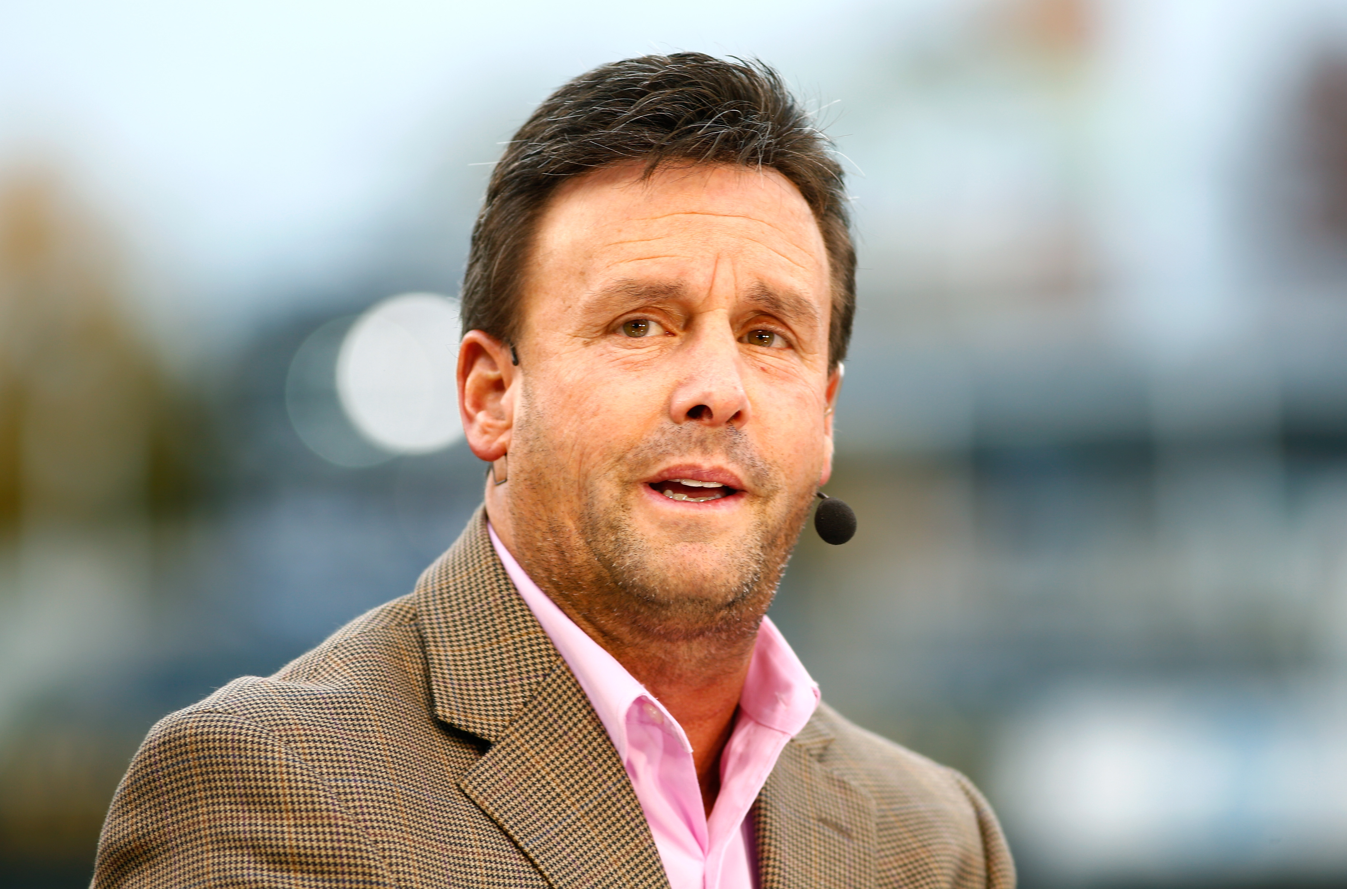 Report: ESPN expected to lay off longtime broadcaster Karl Ravech