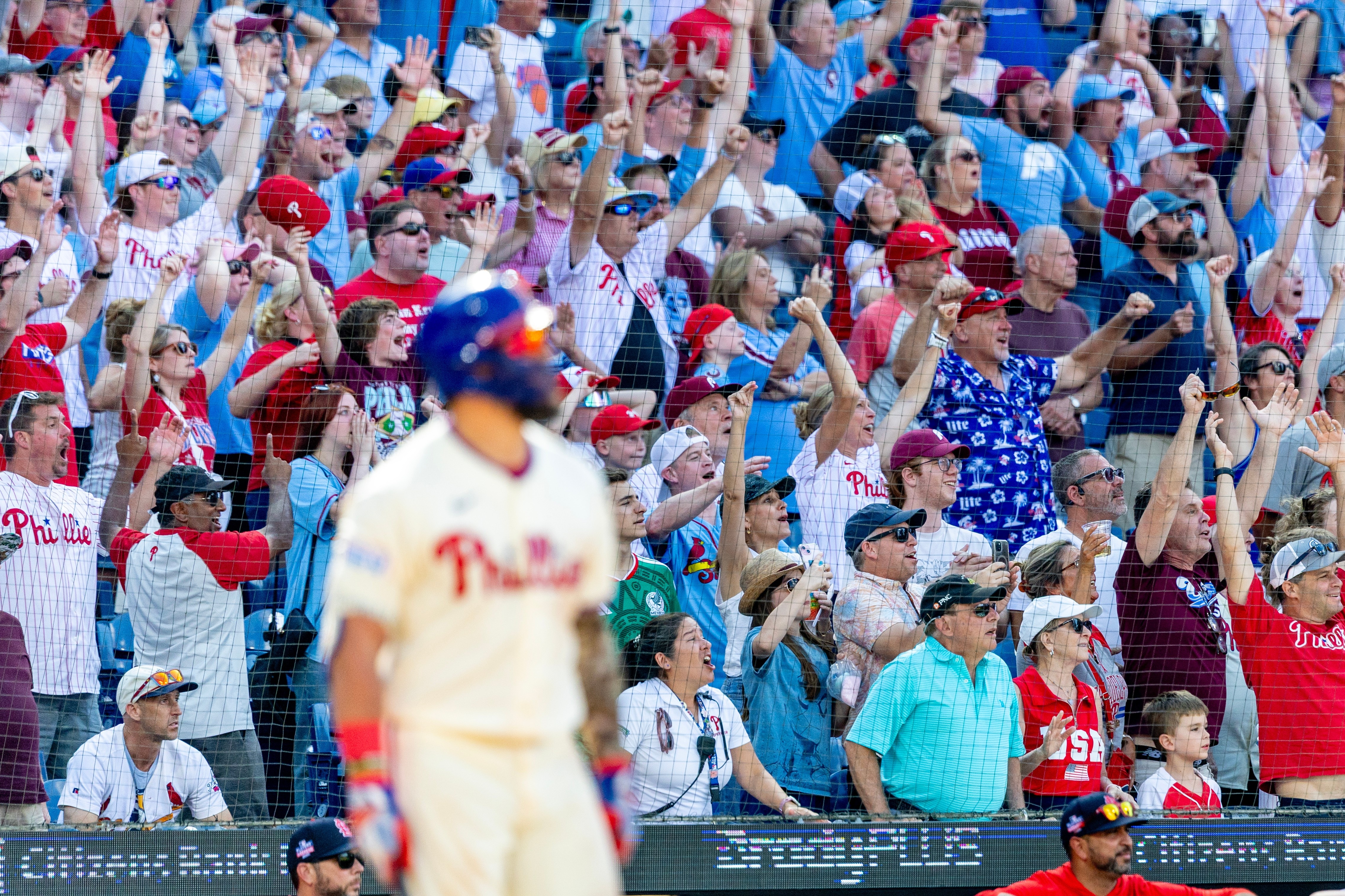 Schwarber's 2-run HR with 2 out in 9th rallies Phillies for a 6-4 win over the Cardinals