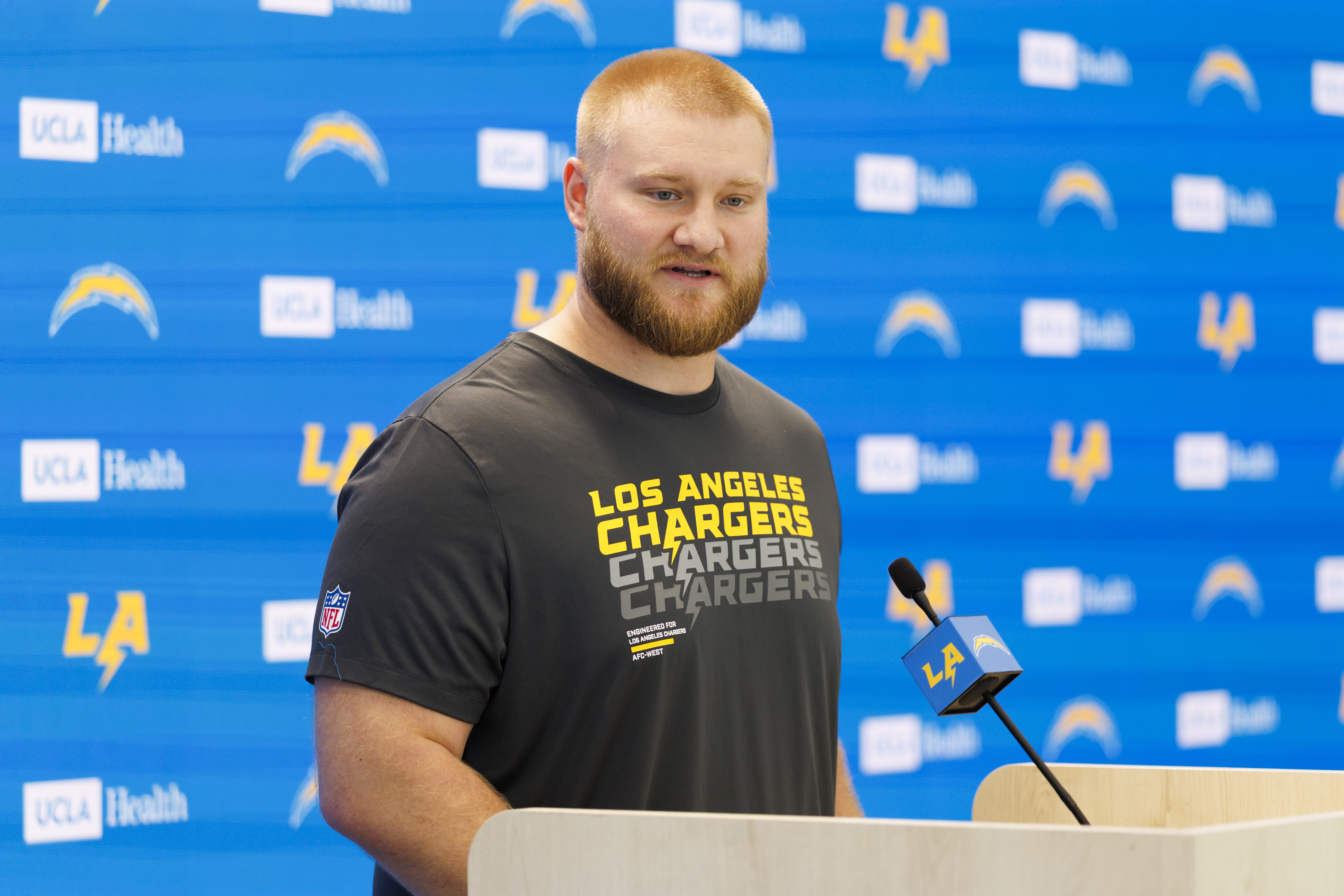 Chargers’ Tyler Biadasz carted off practice with knee injury, expected to miss extended time