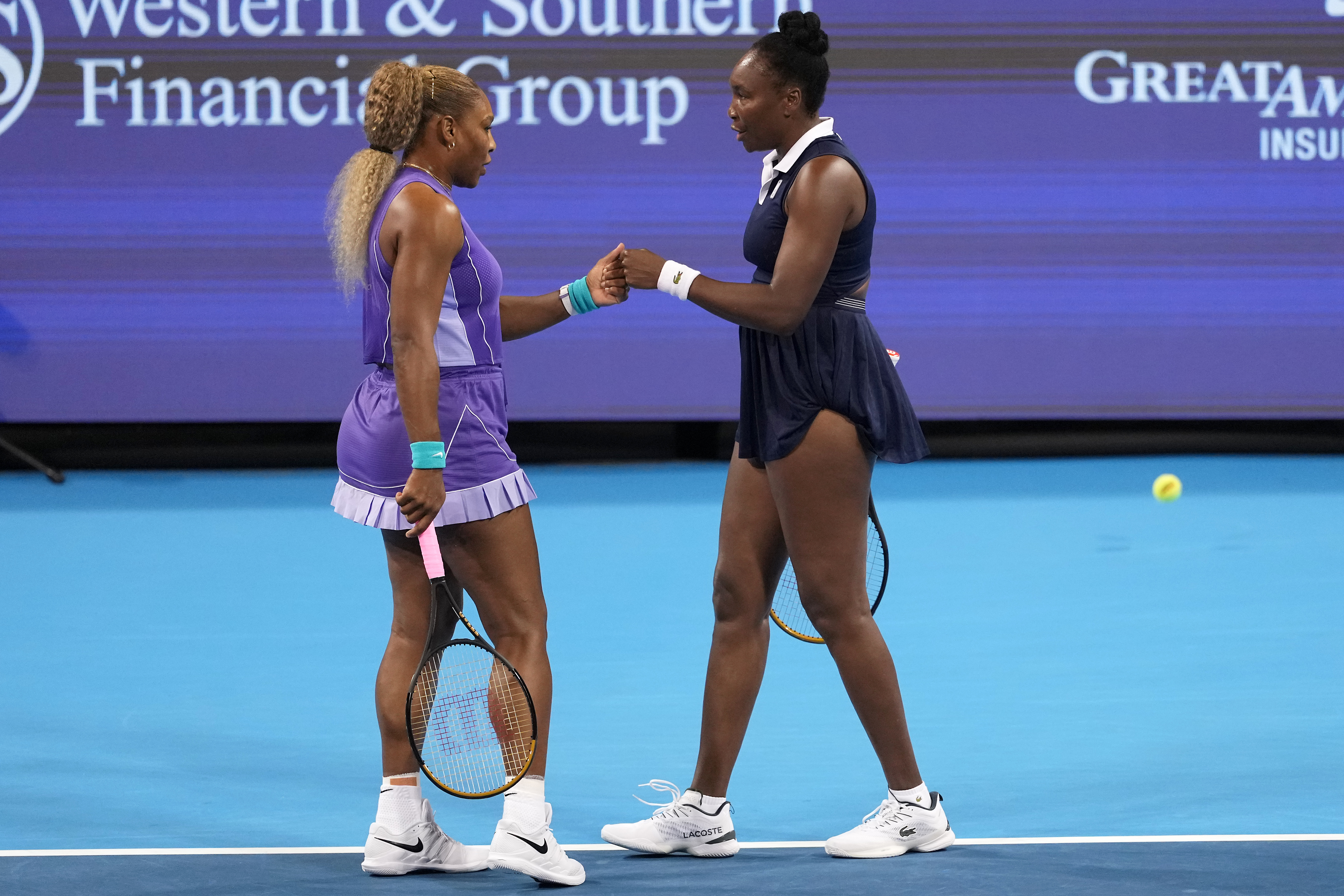 Williams sisters reunite in Cincinnati. When do Venus and Serena play?