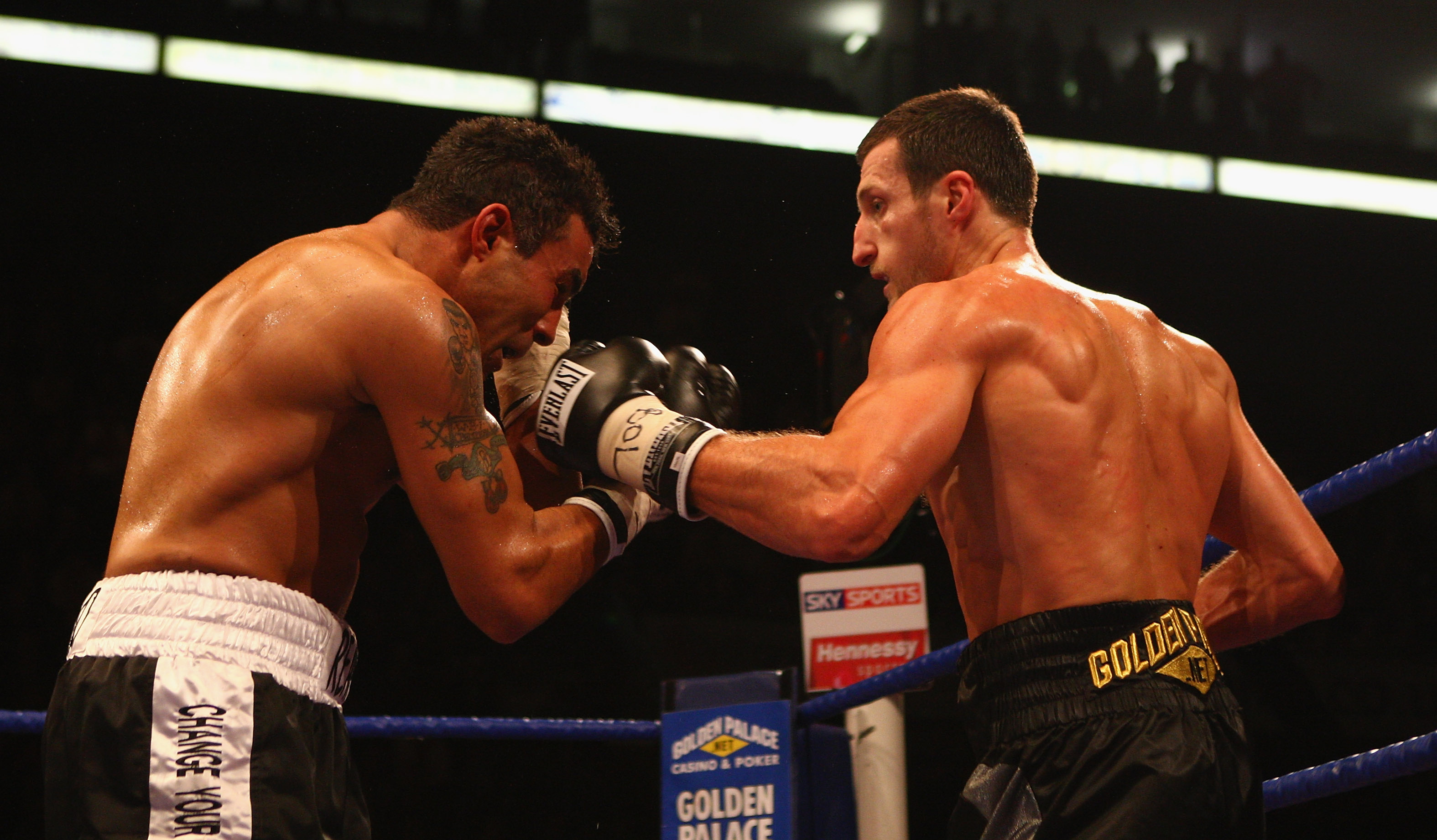 NOTTINGHAM, UNITED KINGDOM - NOVEMBER 09:  Robin Reid (L) takes a punch from Carl Froch during the British Super Middleweight Championship Fight between Carl Froch and Robin Reid at Nottingham Arena November 9, 2007 in Nottingham, England.  (Photo by Laurence Griffiths/Getty Images)