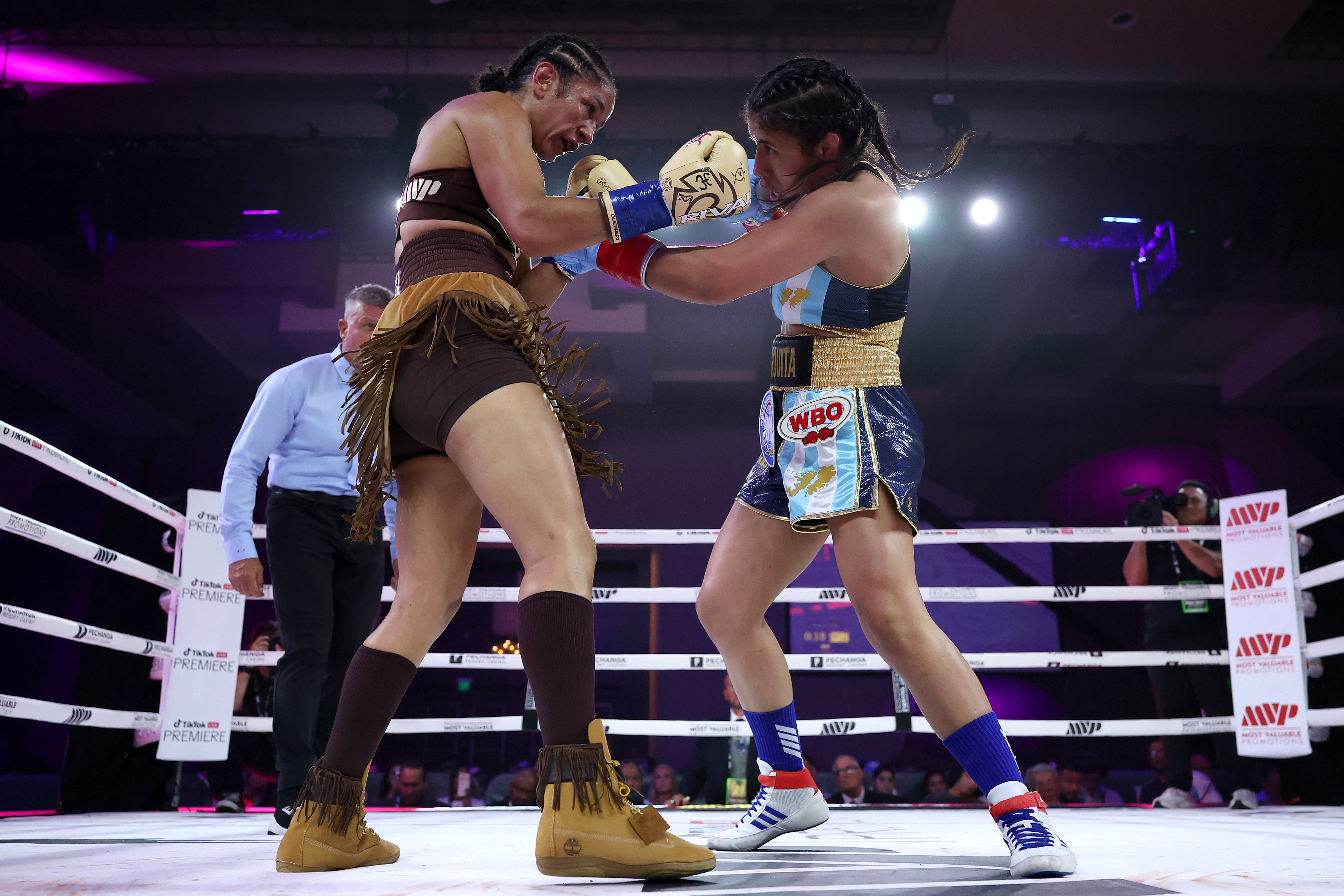 TEMECULA, CALIFORNIA - AUGUST 21: Amanda Serrano fights Lucrecia Manzur in their during Unified World Championship during Amanda Serrano v Lucrezia Manzur at Pechanga Resort Casino on August 21, 2026 in Temecula, California.  (Photo by Luke Hales/Getty Images)