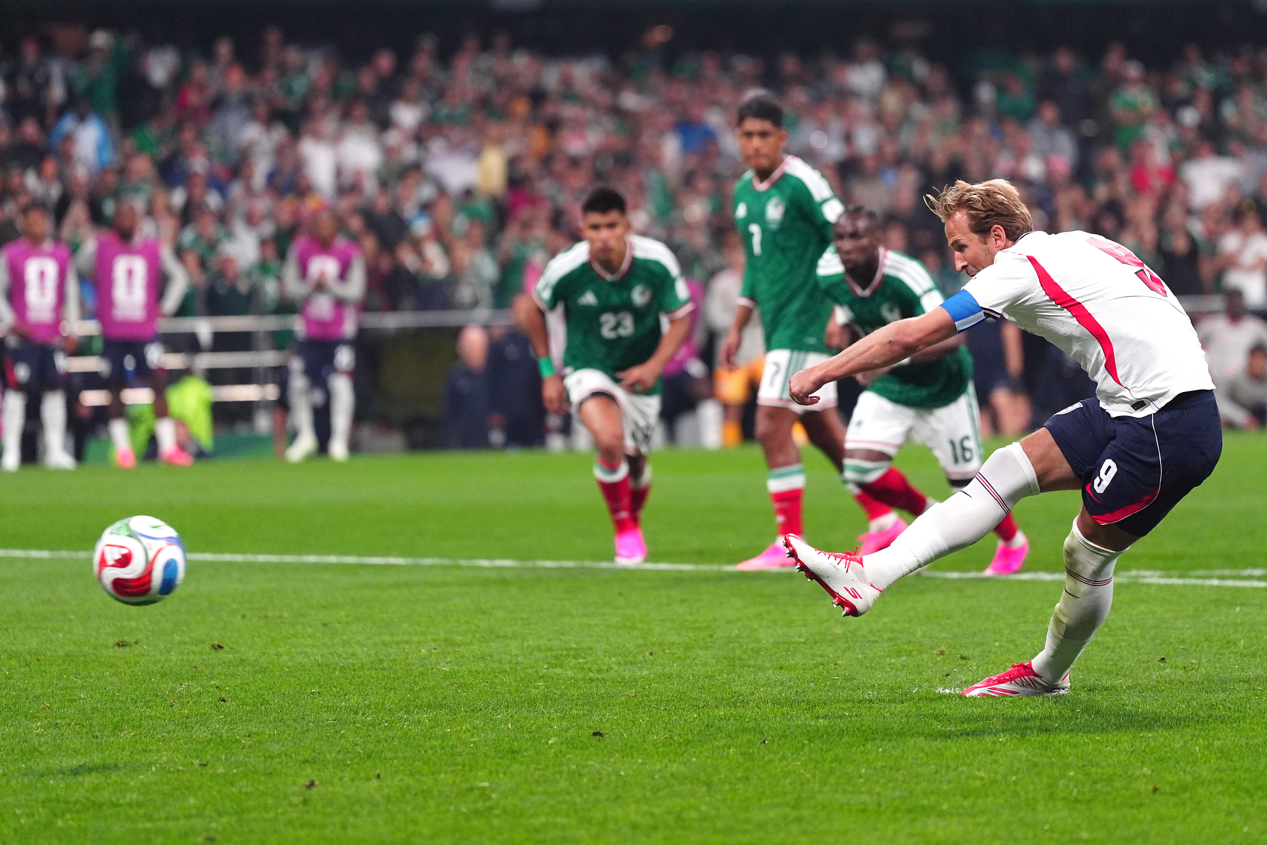 Harry Kane thinking about two-sport experience of being an NFL placekicker while playing in MLS