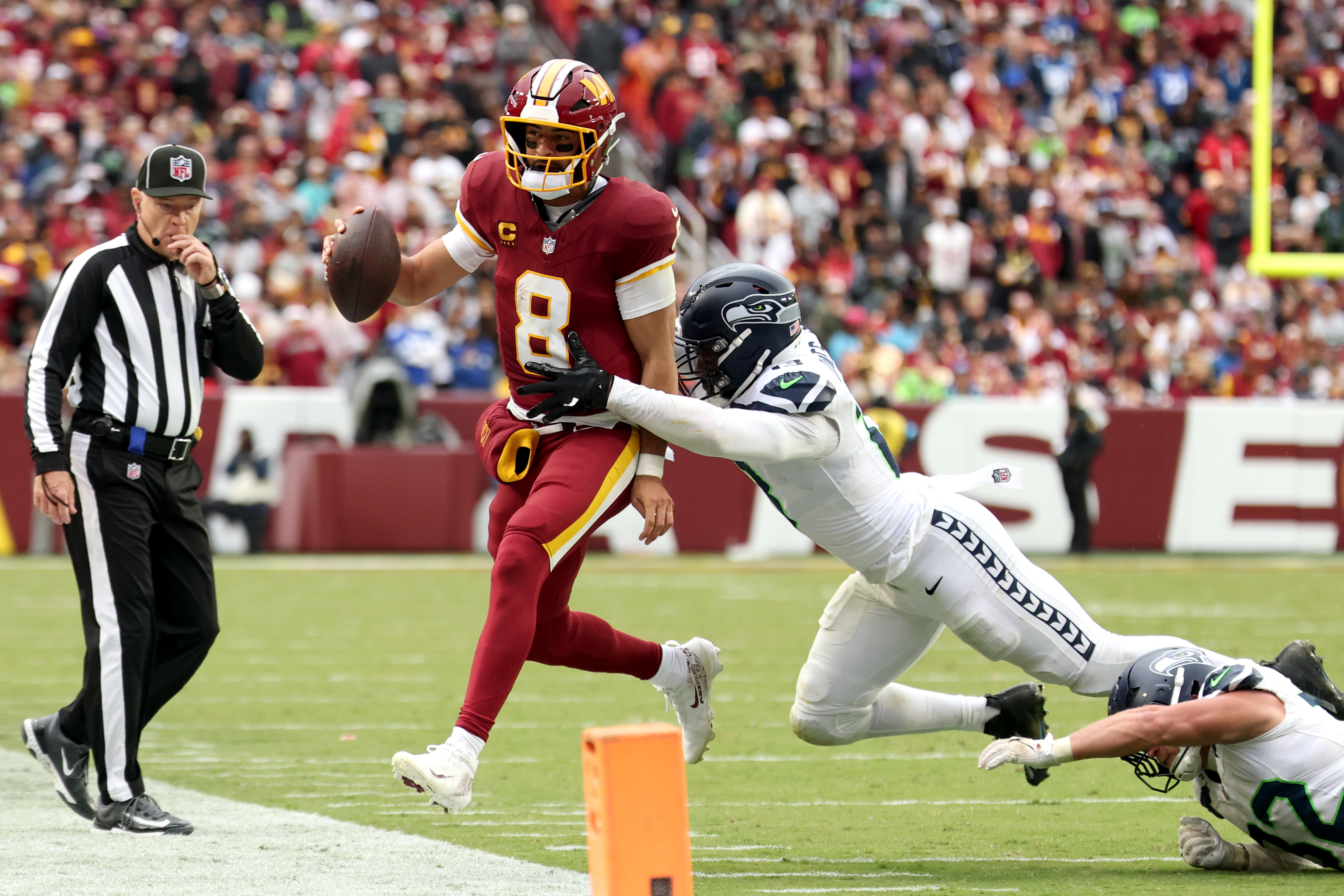 Commanders happy to see Mariota shine in win: 'Run through a wall for him'