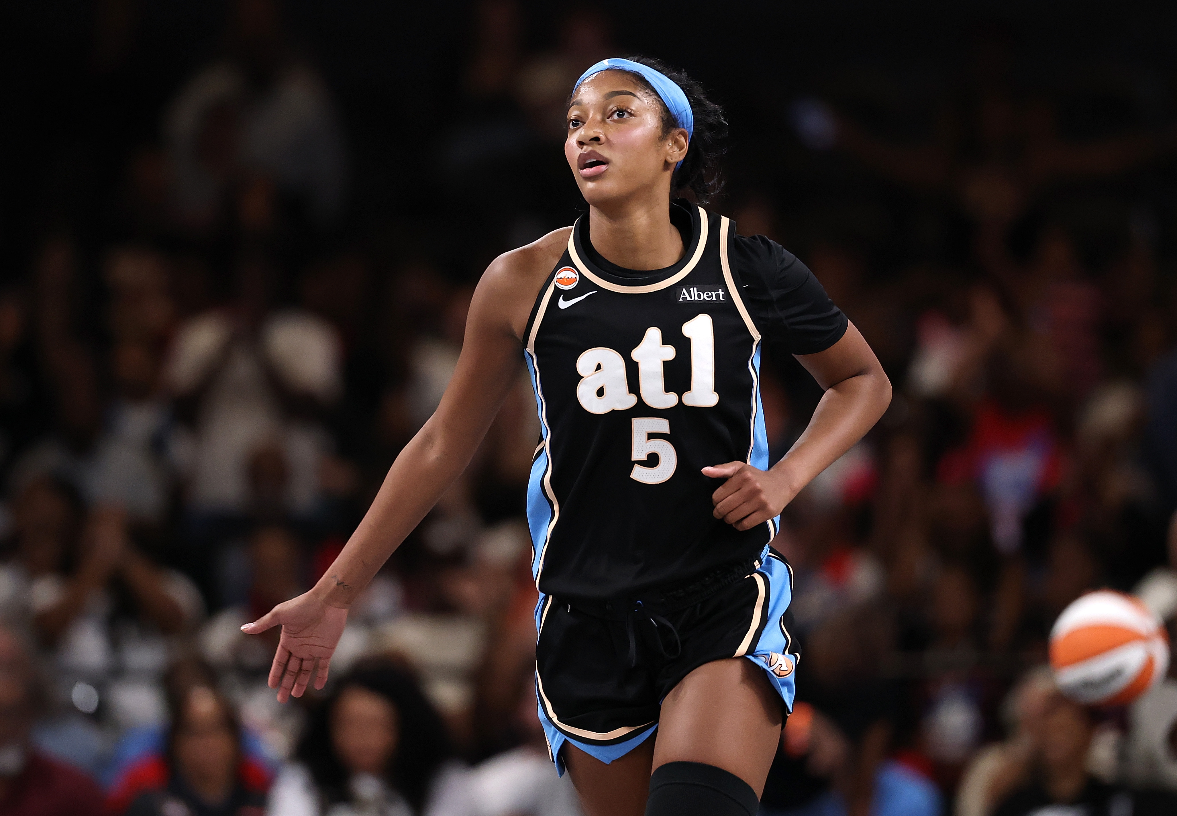 Angel Reese leaves win over Liberty early after taking elbow to the face from Sabrina Ionescu