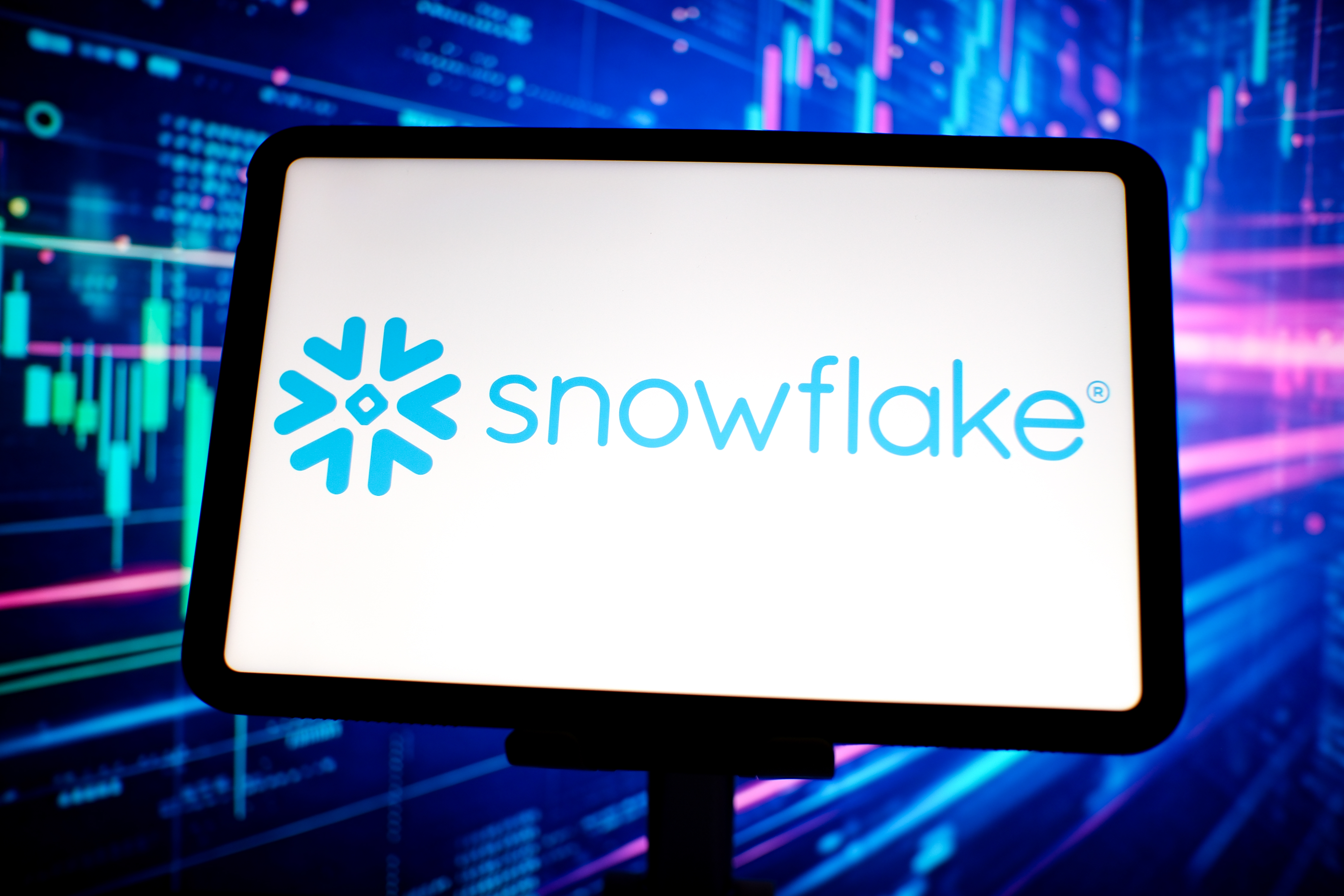 yahoo.com - Ines Ferré - Snowflake stock skyrockets on AI-driven Q2 revenue jump
