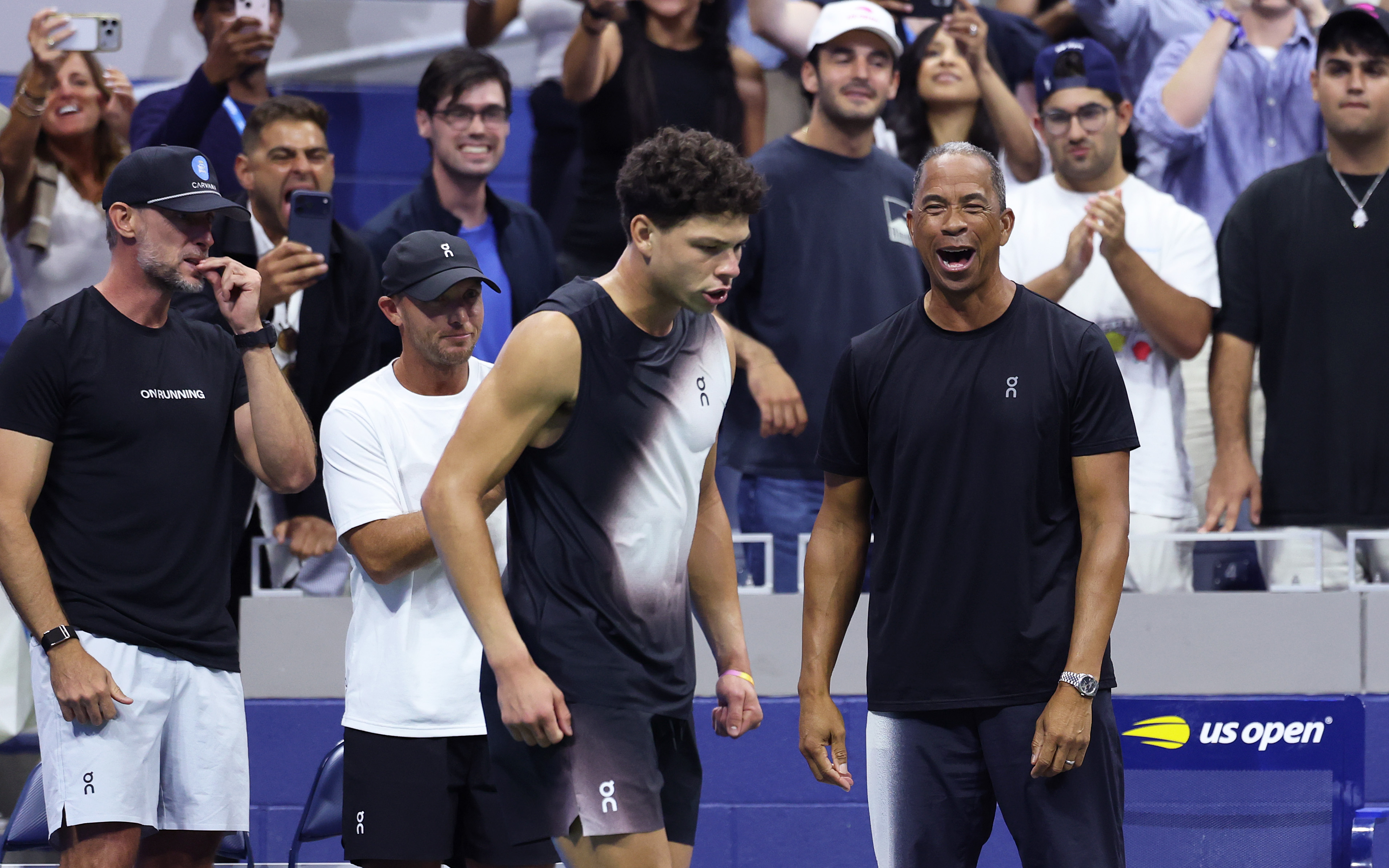 NEW YORK, NEW YORK - SEPTEMBER 08: Ben Shelton's coach Bryan Shelton reacts during his son's Men's Singles Quarterfinal match against Carlos Alcaraz of Spain on Day Ten of the 2026 US Open at USTA Billie Jean King National Tennis Center on September 08, 2026 in the Flushing neighborhood of the Queens borough of New York City. (Photo by Julian Finney/Getty Images)