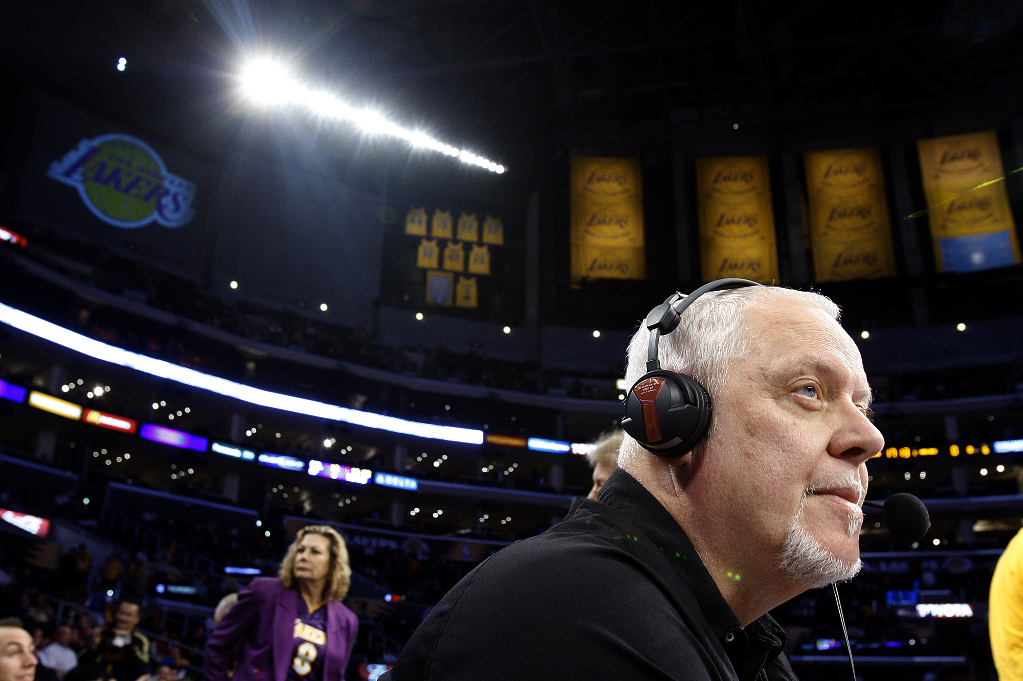 Lakers news: LA announces passing of longtime PA announcer Lawrence Tanter