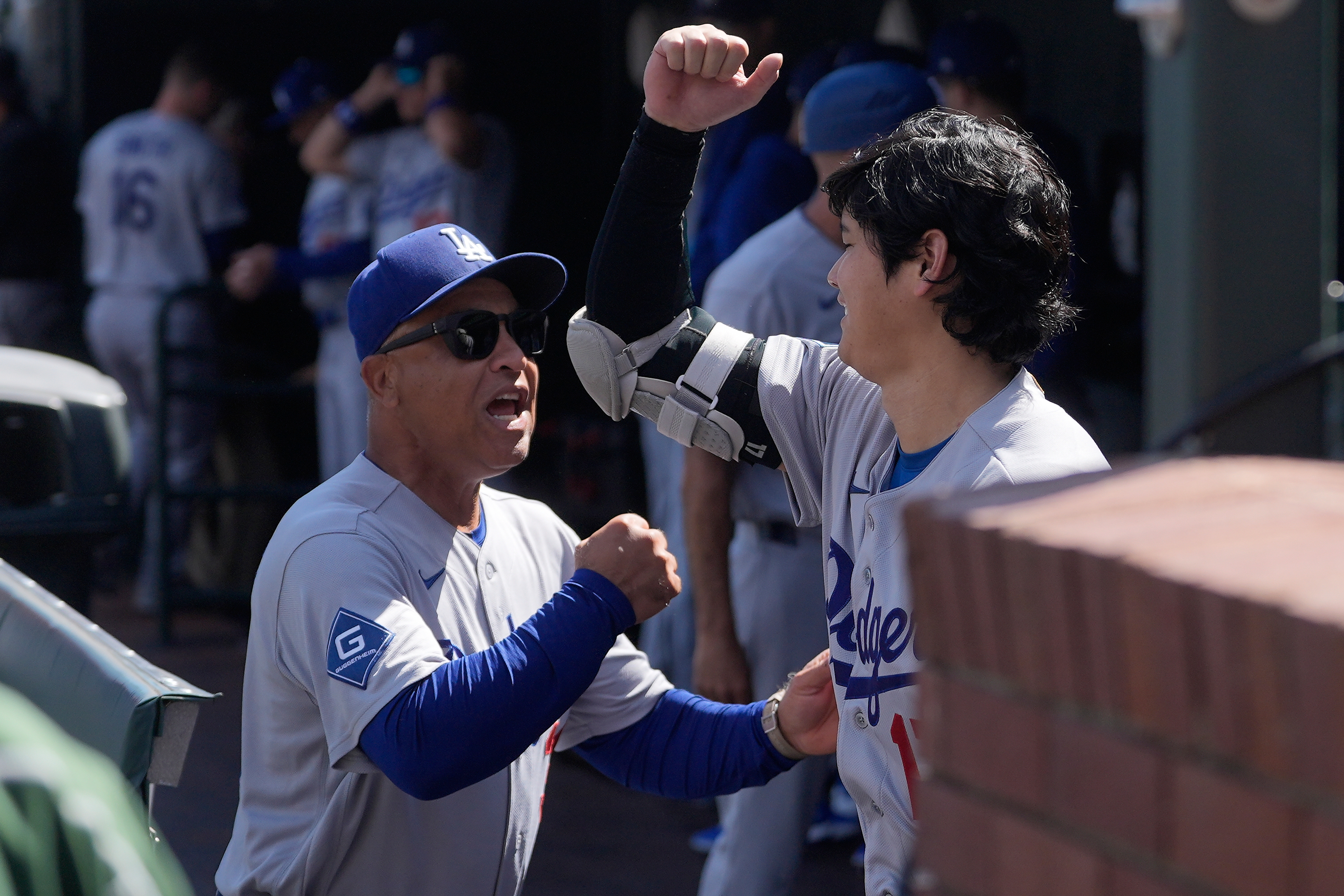Dodgers reach 100 wins in final game of regular season, setting record for manager Dave Roberts