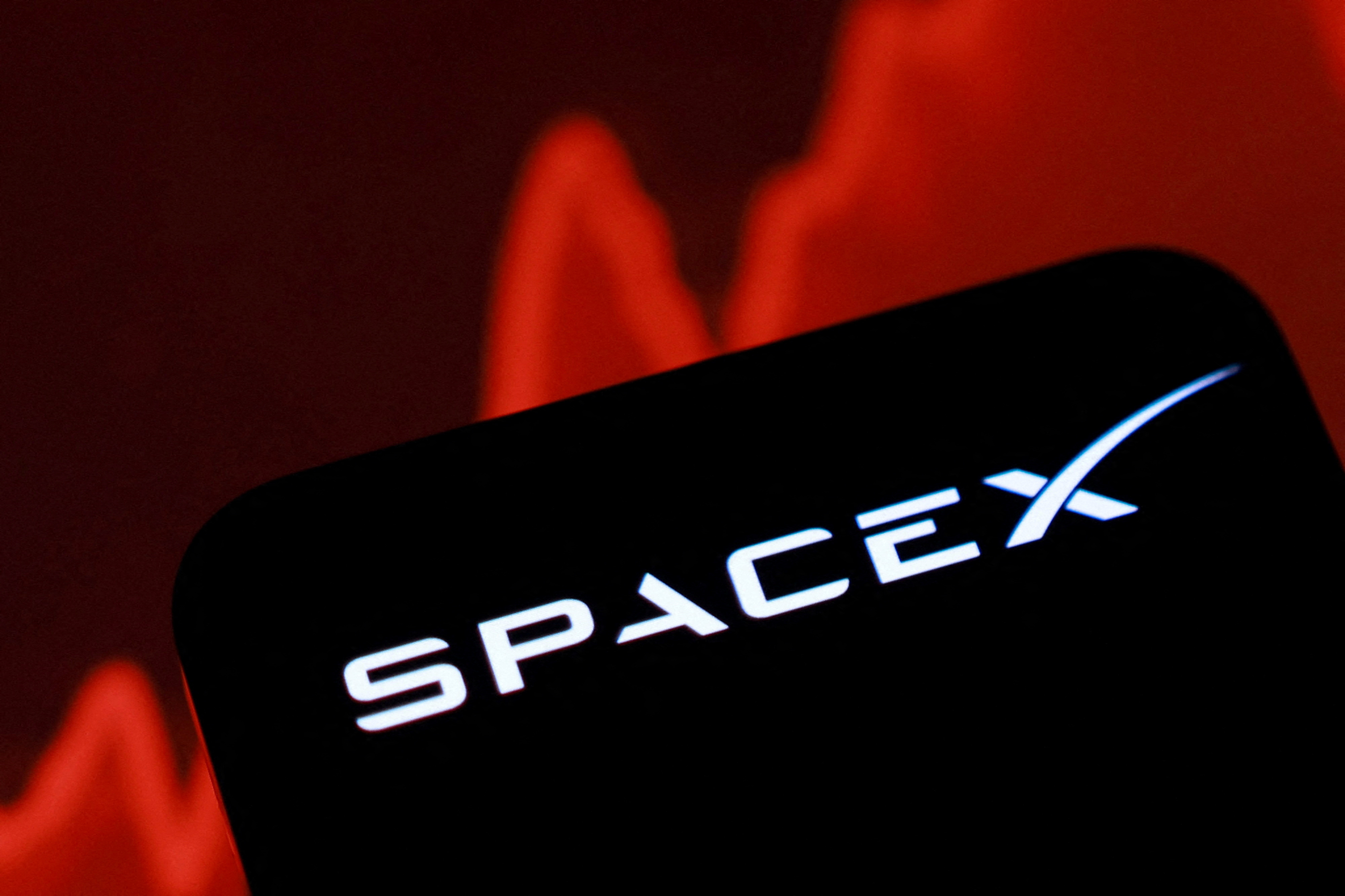SpaceX wants to be America's fourth phone carrier — tower owners are cashing in