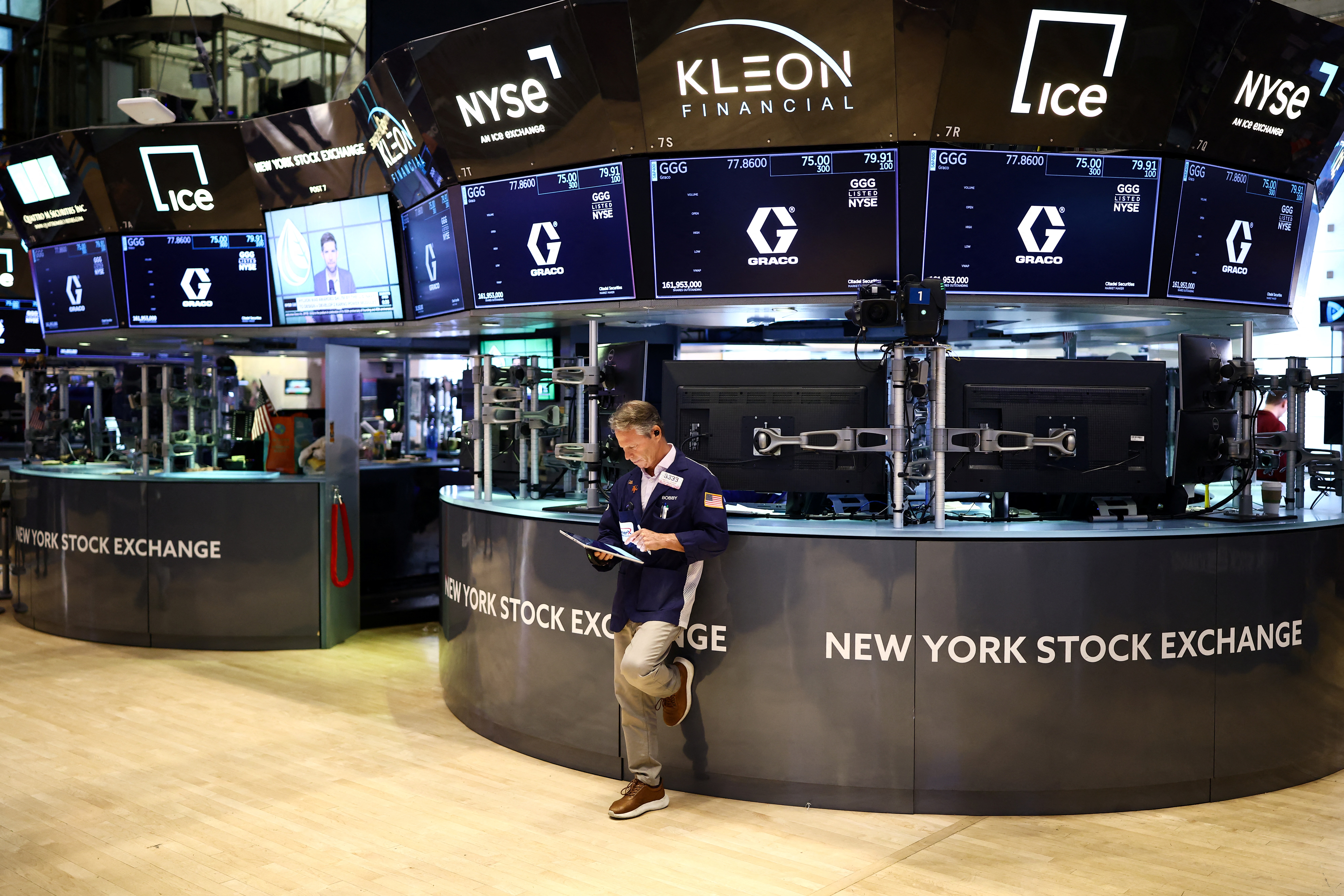 Bond Market Earthquake: Dow Plunges 500 Points, Wall Street Pulls Back From Record Highs as 10-Year Yields Hit 24-Year High